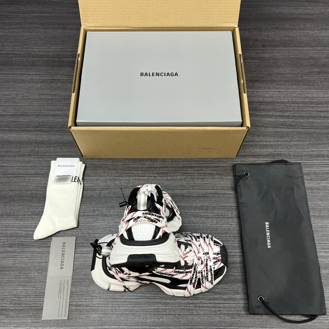 Balenciaga 高仿黑白紅老爹鞋三色穿織設計立體感強| 8 Balenciaga 高仿黑白紅老爹鞋三色穿織設計立體感強