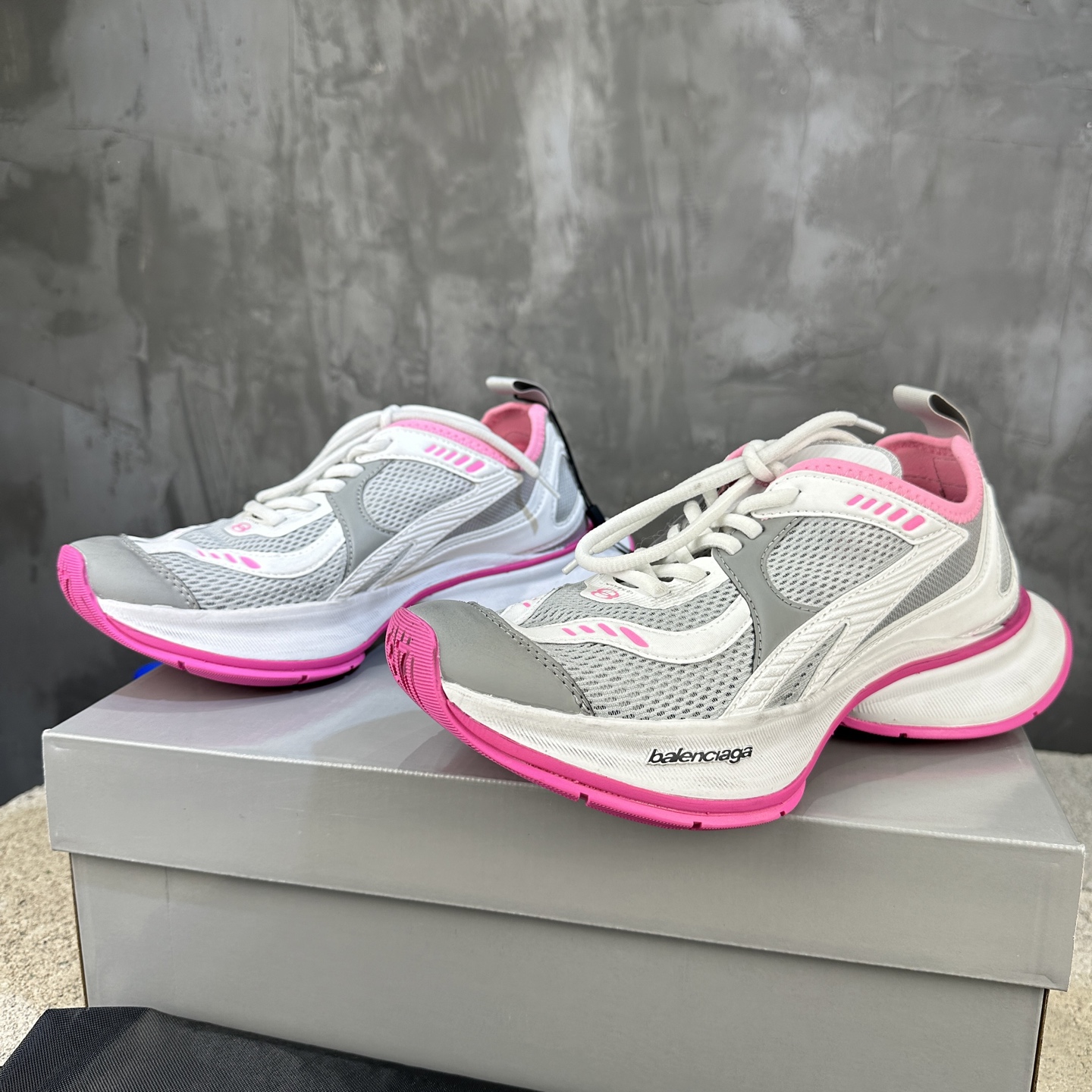 Balenciaga A貨運動鞋女款 粉灰拼色流線設計 高機能輕跑鞋| 13 Balenciaga A貨運動鞋女款 粉灰拼色流線設計 高機能輕跑鞋
