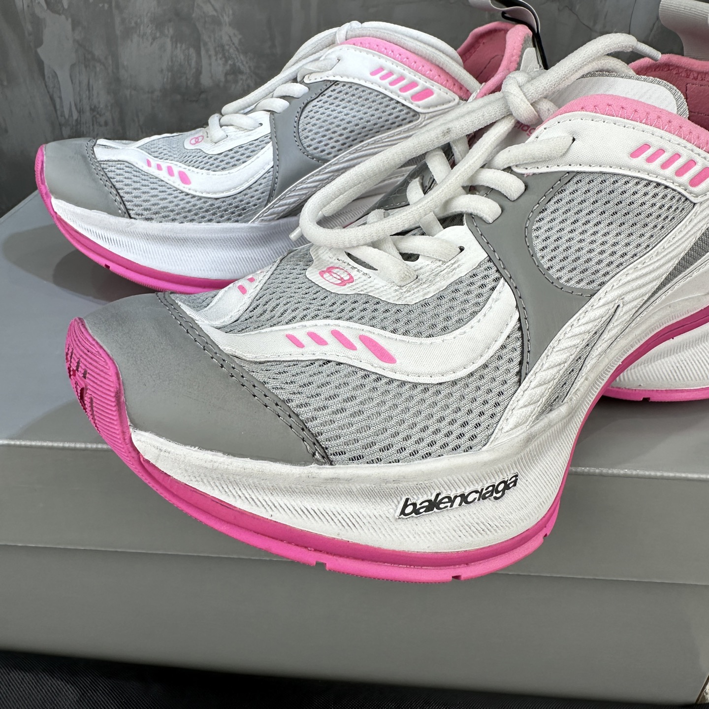 Balenciaga A貨運動鞋女款 粉灰拼色流線設計 高機能輕跑鞋| 10 Balenciaga A貨運動鞋女款 粉灰拼色流線設計 高機能輕跑鞋