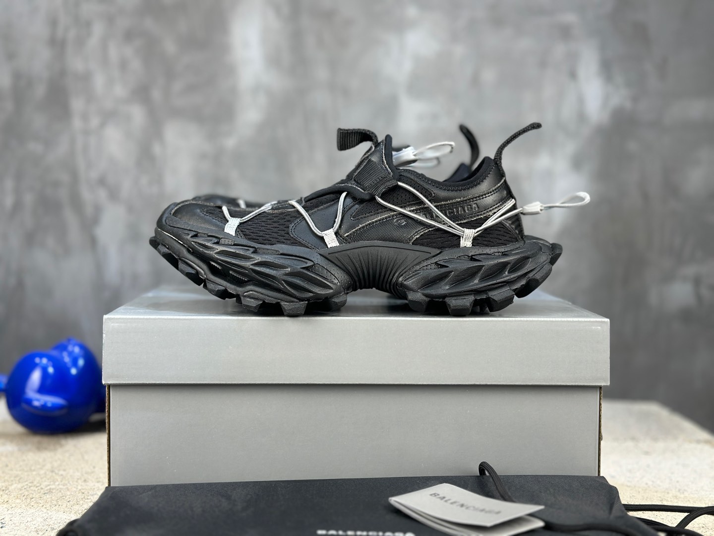 Balenciaga 高仿男士黑色登山鞋風運動鞋 厚底耐穿全黑設計｜歐美奢侈品精品推薦