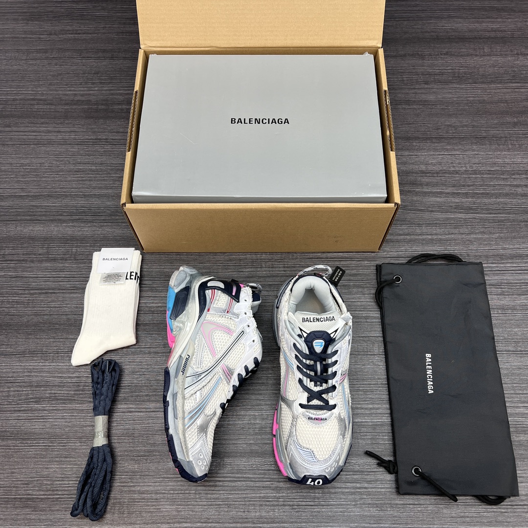 Balenciaga 高仿女款銀灰粉運動鞋 機能感流線設計 潮流跑鞋｜歐美奢侈品精品推薦