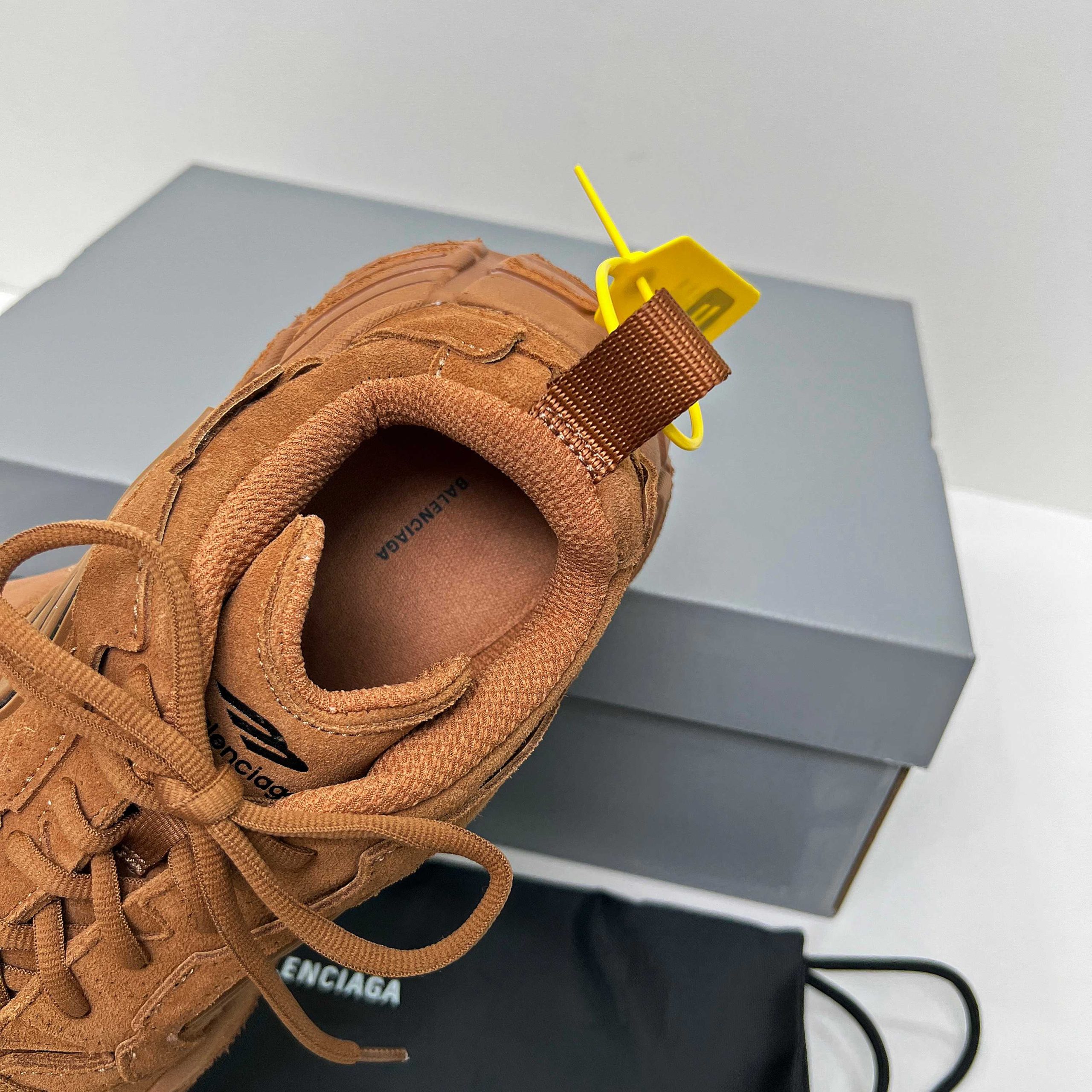 Balenciaga 高仿男款復古麂皮運動鞋 焦糖棕色 經典造型復刻| 9 Balenciaga 高仿男款復古麂皮運動鞋 焦糖棕色 經典造型復刻