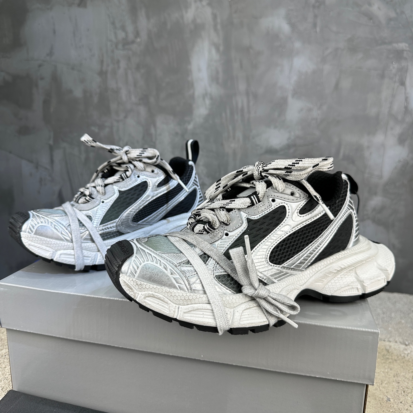 Balenciaga 一比一灰白老爹運動鞋 女款輕量結構 訓練跑鞋推薦| 13 Balenciaga 一比一灰白老爹運動鞋 女款輕量結構 訓練跑鞋推薦