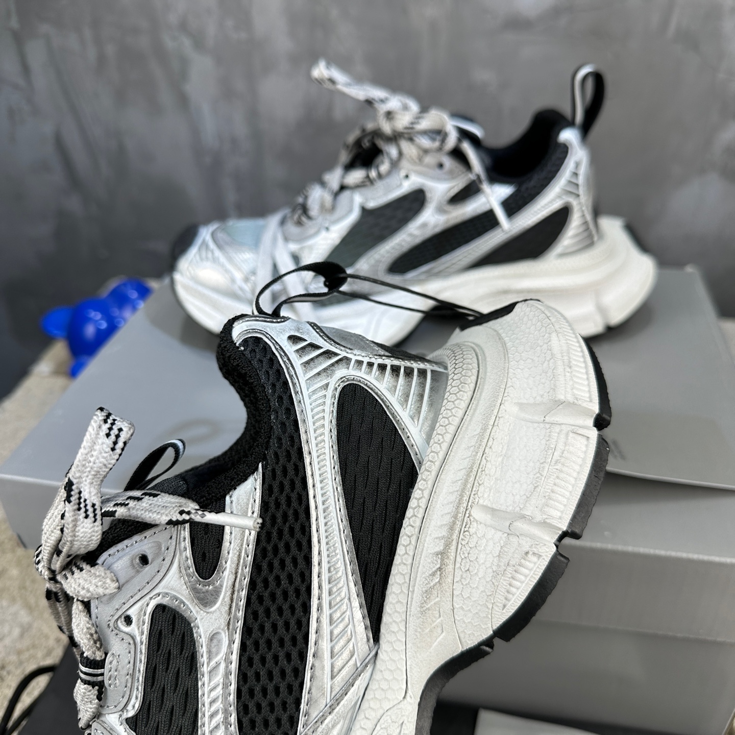 Balenciaga 一比一灰白老爹運動鞋 女款輕量結構 訓練跑鞋推薦| 9 Balenciaga 一比一灰白老爹運動鞋 女款輕量結構 訓練跑鞋推薦