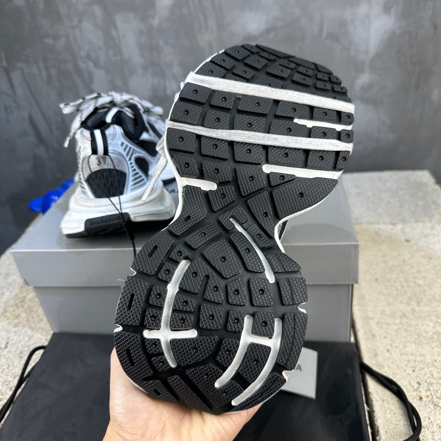 Balenciaga 一比一灰白老爹運動鞋 女款輕量結構 訓練跑鞋推薦| 7 Balenciaga 一比一灰白老爹運動鞋 女款輕量結構 訓練跑鞋推薦