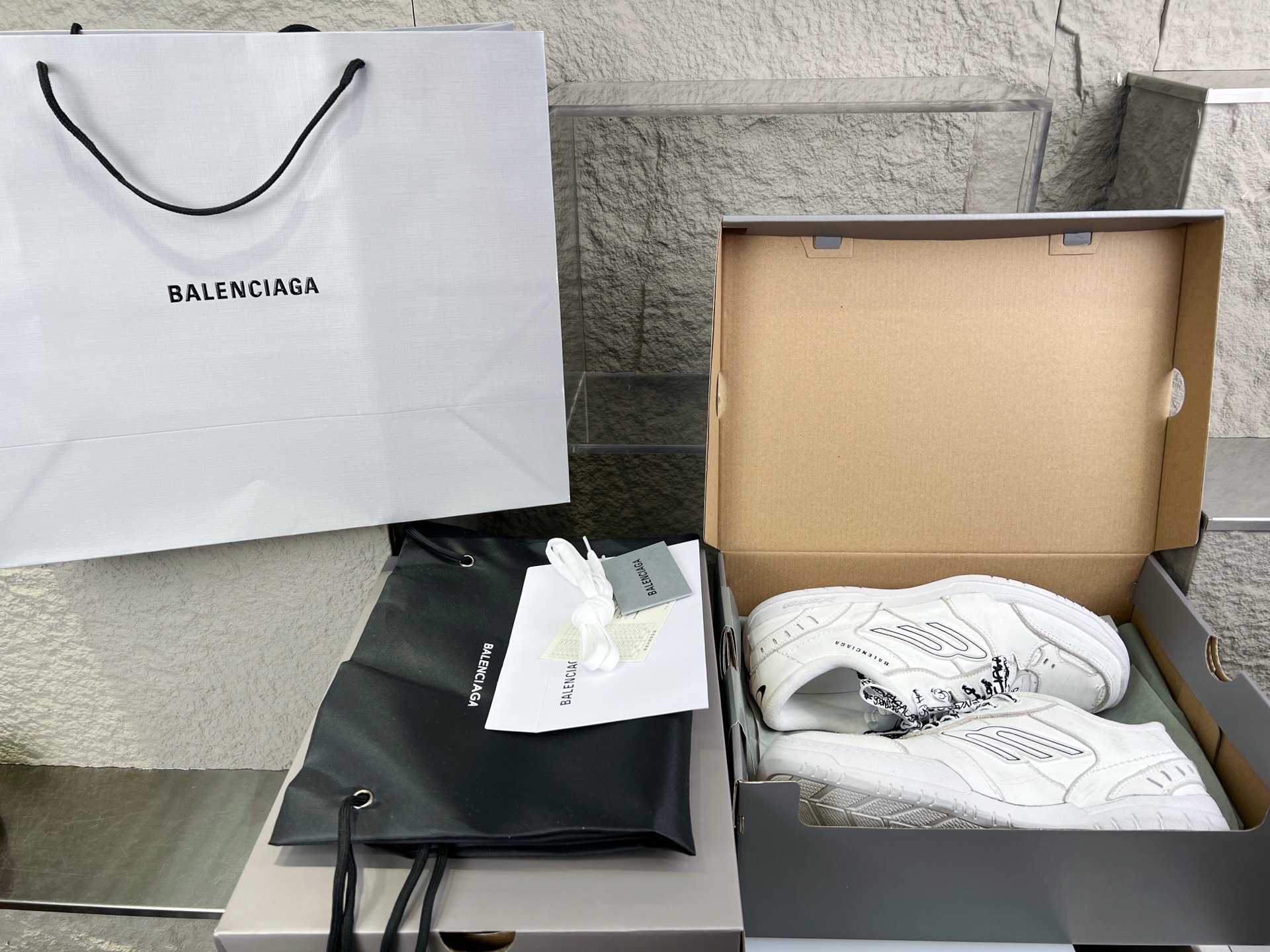 Balenciaga 原單復古滑板鞋 白色低筒設計 男款街頭時尚復刻款| 14 Balenciaga 原單復古滑板鞋 白色低筒設計 男款街頭時尚復刻款