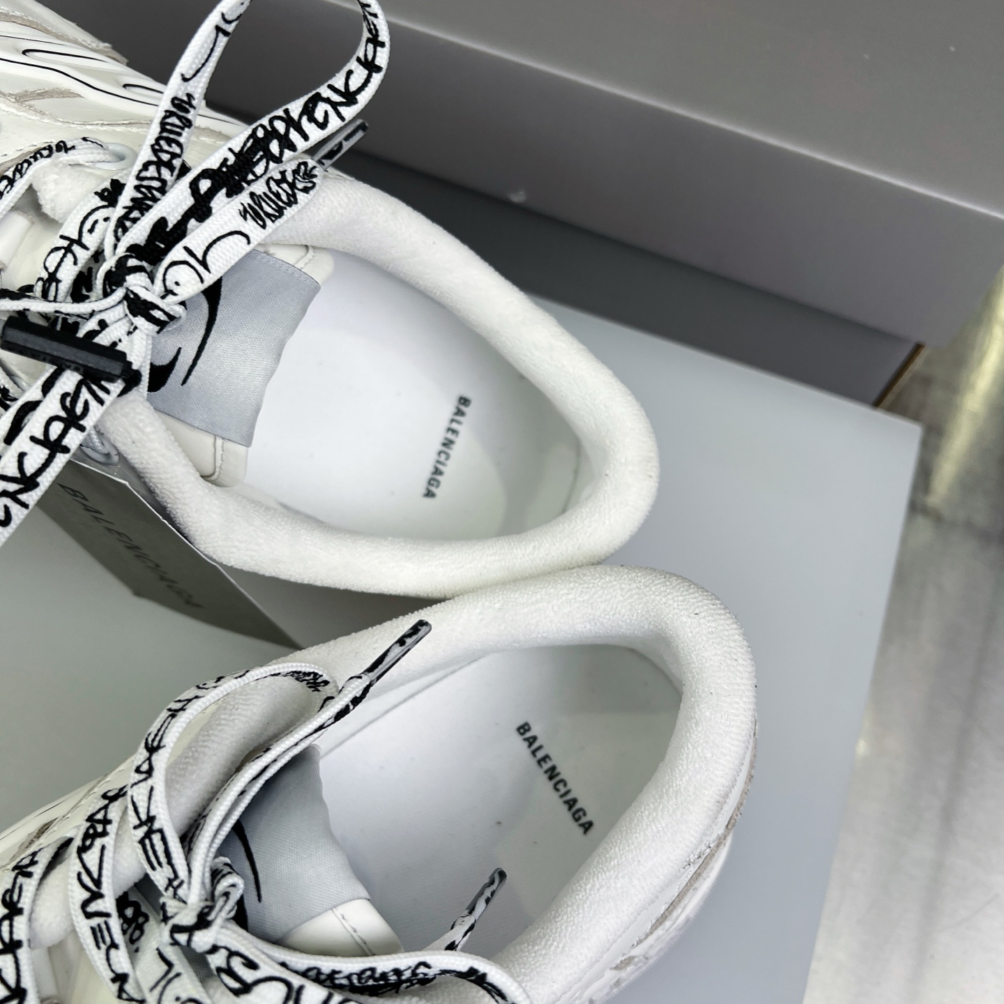 Balenciaga 原單復古滑板鞋 白色低筒設計 男款街頭時尚復刻款| 9 Balenciaga 原單復古滑板鞋 白色低筒設計 男款街頭時尚復刻款