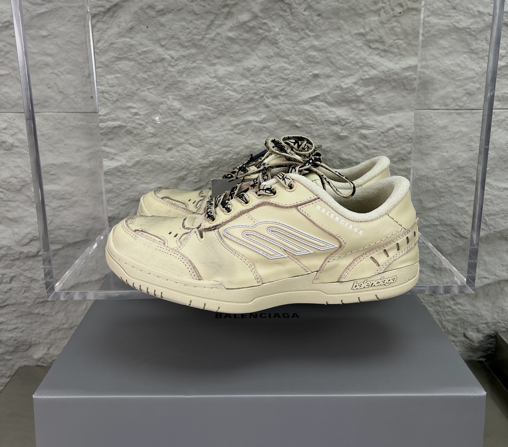 Balenciaga 高仿復古滑板鞋 奶油白男鞋做舊設計 潮流街頭風格｜歐美奢侈品精品推薦