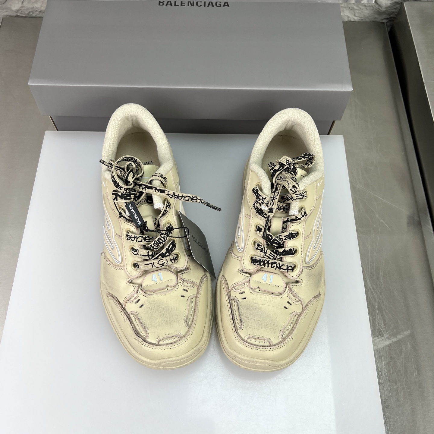 Balenciaga 高仿復古滑板鞋 奶油白男鞋做舊設計 潮流街頭風格