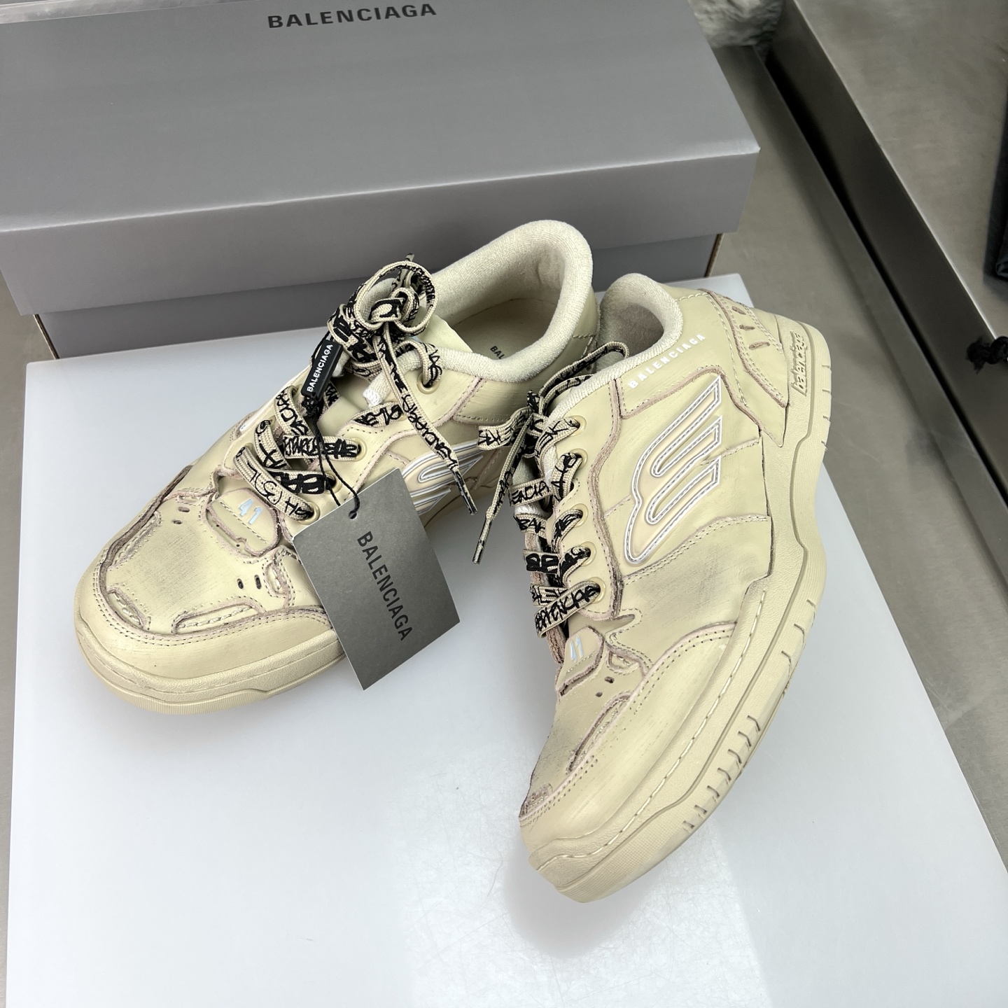 Balenciaga 高仿復古滑板鞋 奶油白男鞋做舊設計 潮流街頭風格｜歐美奢侈品精品推薦