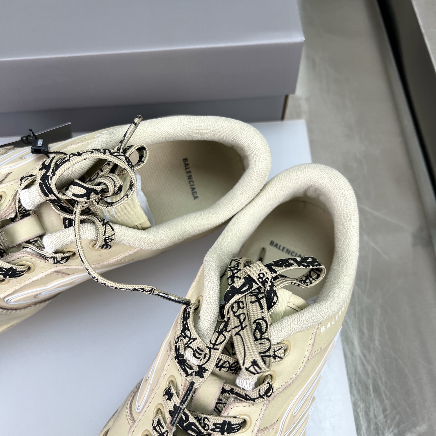 Balenciaga 高仿復古滑板鞋 奶油白男鞋做舊設計 潮流街頭風格｜歐美奢侈品精品推薦