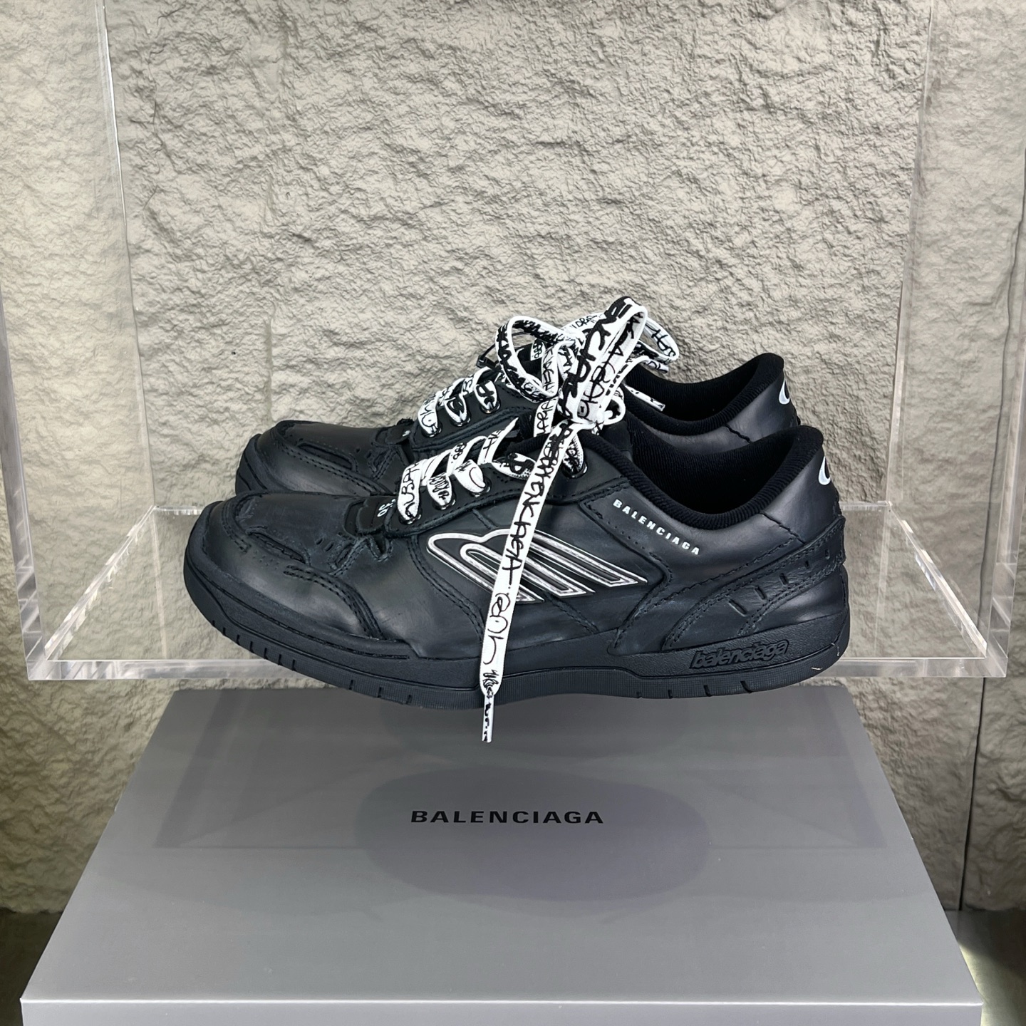 Balenciaga 高仿黑色滑板鞋 男款街頭風格 字體塗鴉復刻設計|超A仿原單精品圖片 6 Balenciaga 高仿黑色滑板鞋 男款街頭風格 字體塗鴉復刻設計|歐美奢侈品精品推薦