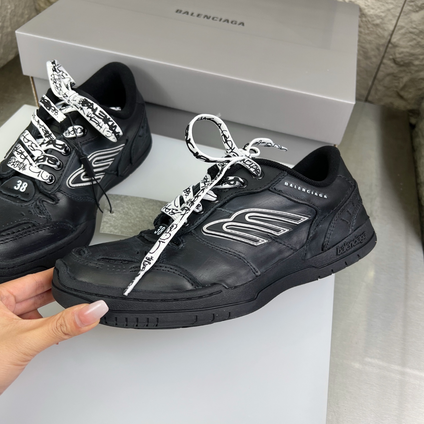 Balenciaga 高仿黑色滑板鞋 男款街頭風格 字體塗鴉復刻設計|超A仿原單精品圖片 12 Balenciaga 高仿黑色滑板鞋 男款街頭風格 字體塗鴉復刻設計|歐美奢侈品精品推薦