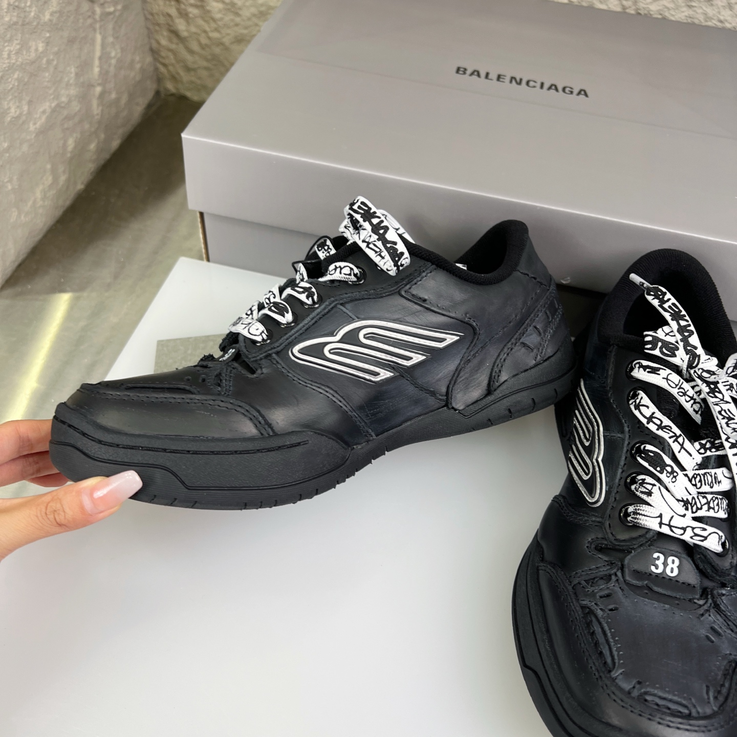 Balenciaga 高仿黑色滑板鞋 男款街頭風格 字體塗鴉復刻設計|超A仿原單精品圖片 11 Balenciaga 高仿黑色滑板鞋 男款街頭風格 字體塗鴉復刻設計|歐美奢侈品精品推薦