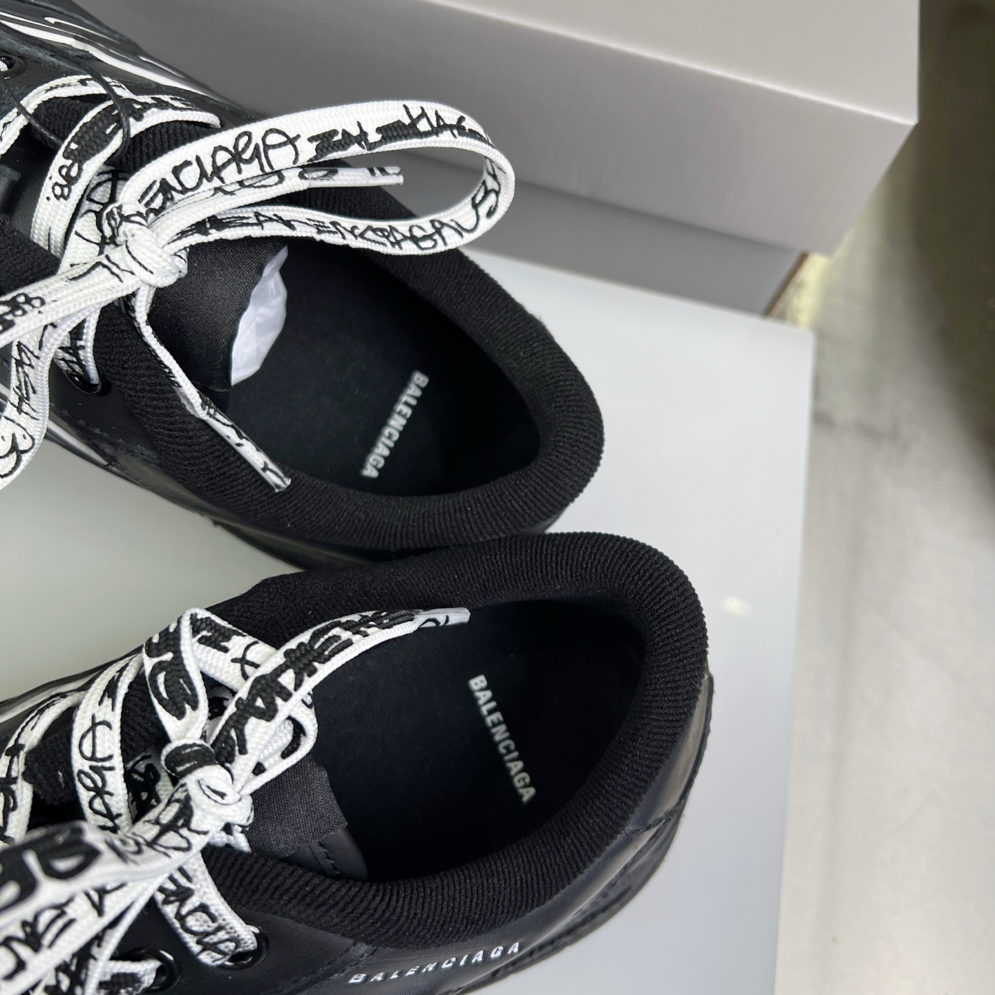 Balenciaga 高仿黑色滑板鞋 男款街頭風格 字體塗鴉復刻設計|超A仿原單精品圖片 9 Balenciaga 高仿黑色滑板鞋 男款街頭風格 字體塗鴉復刻設計|歐美奢侈品精品推薦