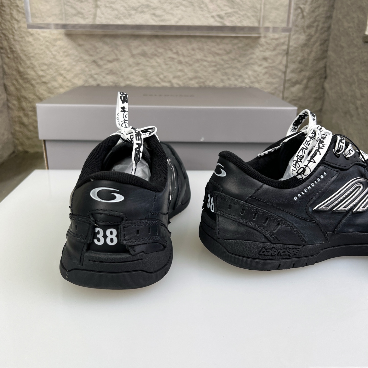Balenciaga 高仿黑色滑板鞋 男款街頭風格 字體塗鴉復刻設計|超A仿原單精品圖片 8 Balenciaga 高仿黑色滑板鞋 男款街頭風格 字體塗鴉復刻設計|歐美奢侈品精品推薦
