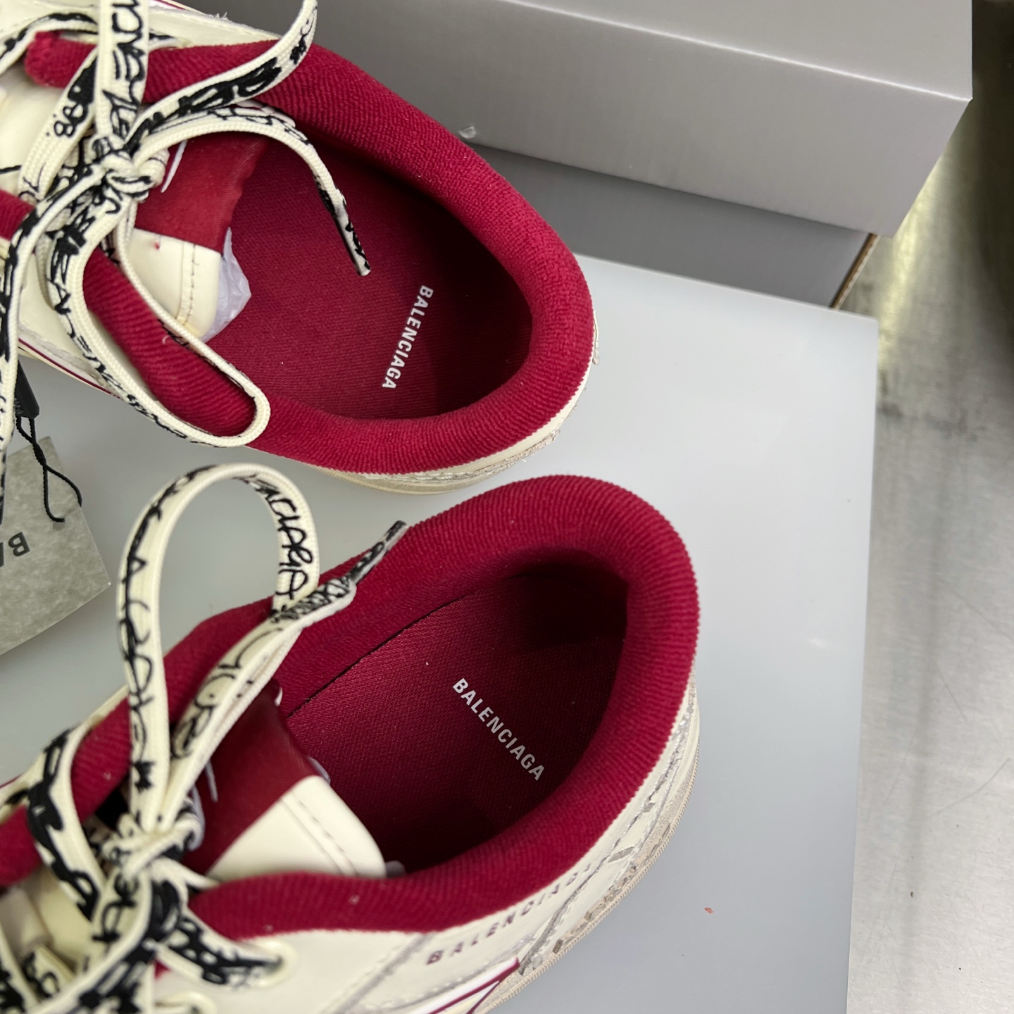Balenciaga A貨復刻滑板鞋 女款酒紅拼接設計 潮流時尚百搭鞋| 9 Balenciaga A貨復刻滑板鞋 女款酒紅拼接設計 潮流時尚百搭鞋