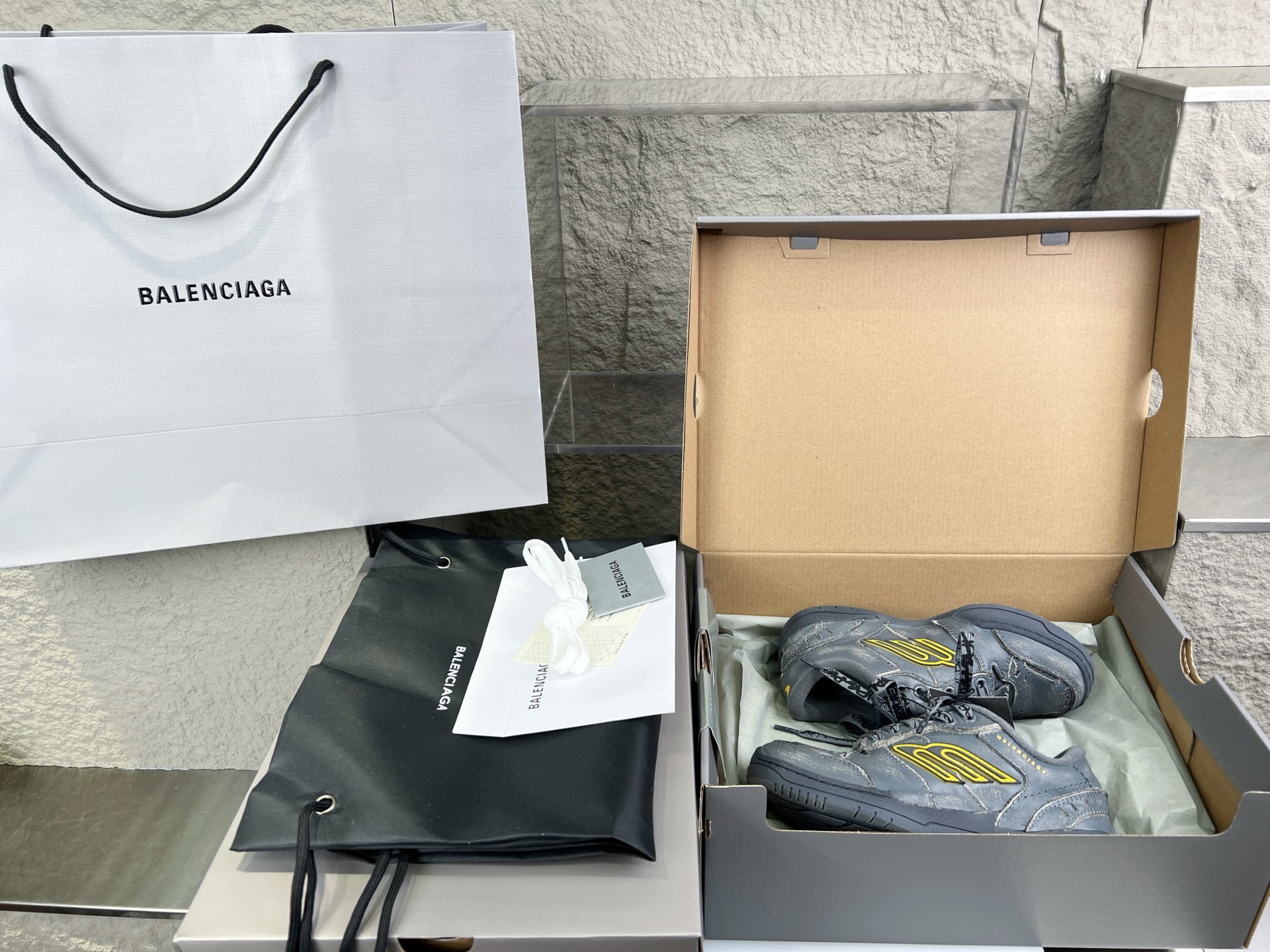 Balenciaga 高仿滑板鞋男款 灰黃撞色復古風 潮流街頭風格| 14 Balenciaga 高仿滑板鞋男款 灰黃撞色復古風 潮流街頭風格