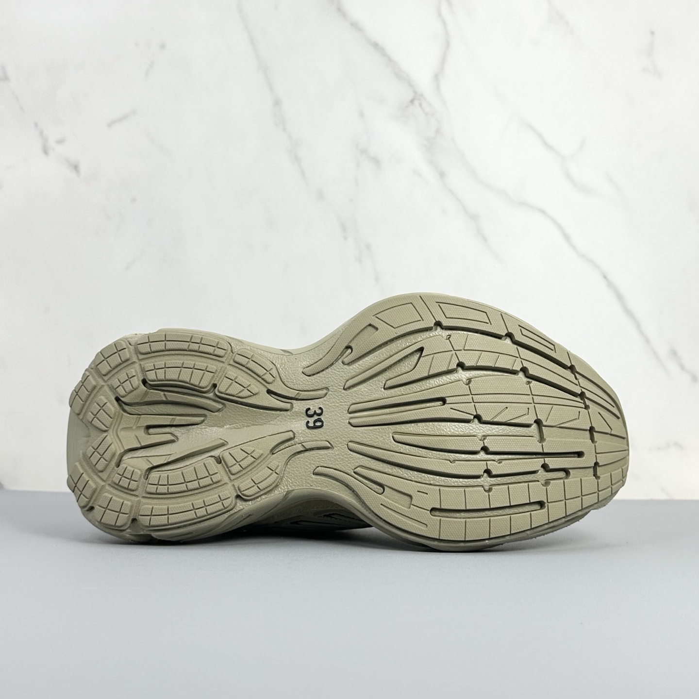 Balenciaga 原單復刻運動鞋 沙色麂皮男款極簡風格 高端質感首選| 12 Balenciaga 原單復刻運動鞋 沙色麂皮男款極簡風格 高端質感首選