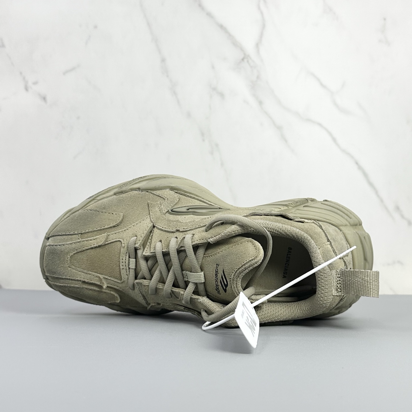 Balenciaga 原單復刻運動鞋 沙色麂皮男款極簡風格 高端質感首選| 11 Balenciaga 原單復刻運動鞋 沙色麂皮男款極簡風格 高端質感首選