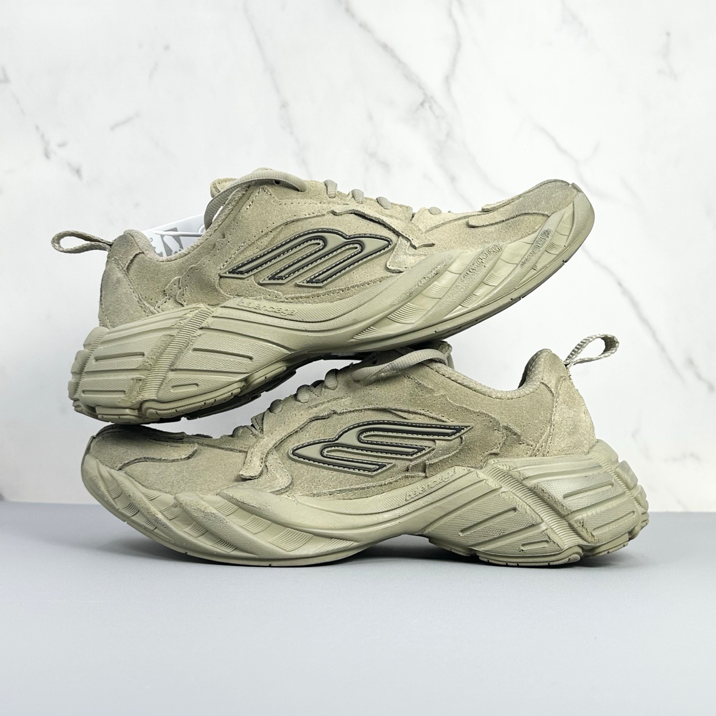 Balenciaga 原單復刻運動鞋 沙色麂皮男款極簡風格 高端質感首選| 7 Balenciaga 原單復刻運動鞋 沙色麂皮男款極簡風格 高端質感首選