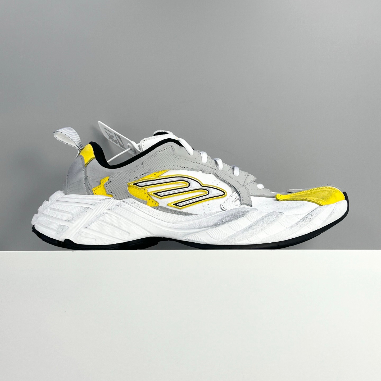 Balenciaga 高仿灰白黃撞色運動鞋 男款流線設計 潮人跑鞋款式| 9 Balenciaga 高仿灰白黃撞色運動鞋 男款流線設計 潮人跑鞋款式