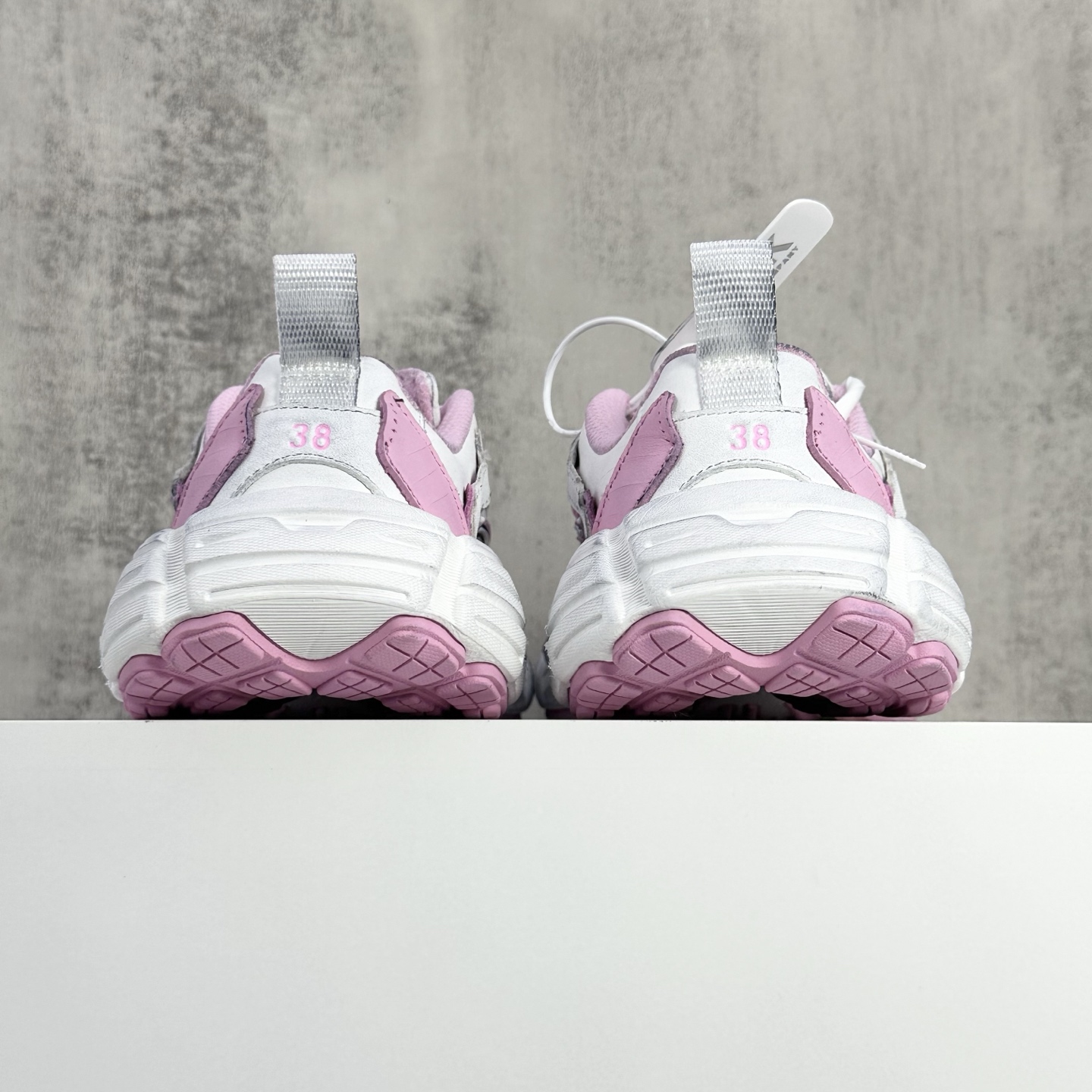 Balenciaga A貨復古運動鞋 女款白粉拼接設計 慢跑鞋風格百搭日常| 10 Balenciaga A貨復古運動鞋 女款白粉拼接設計 慢跑鞋風格百搭日常
