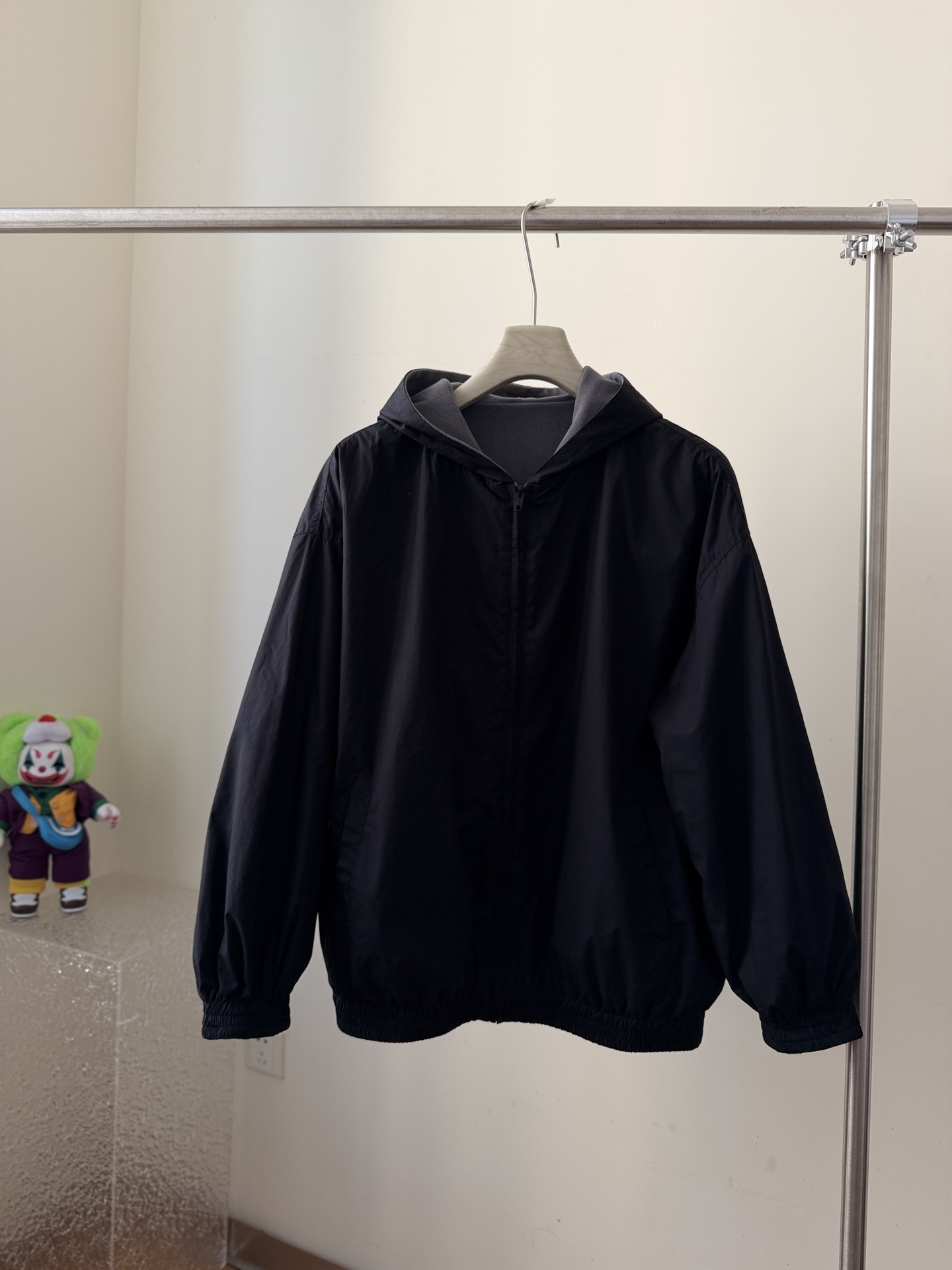 Balenciaga 原單連帽外套男款 黑色素面設計 防風實穿必備