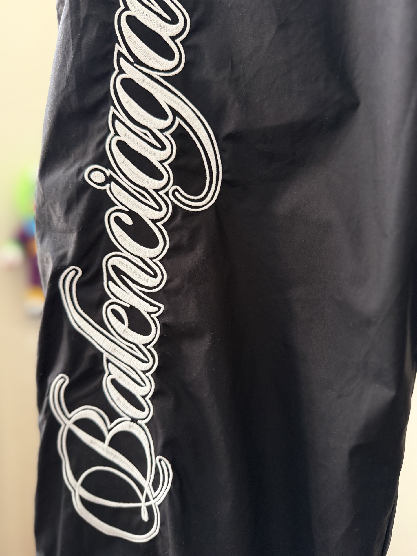 Balenciaga 高仿長褲男款 Paris 字體刺繡 運動風寬鬆版型| 11 Balenciaga 高仿長褲男款 Paris 字體刺繡 運動風寬鬆版型