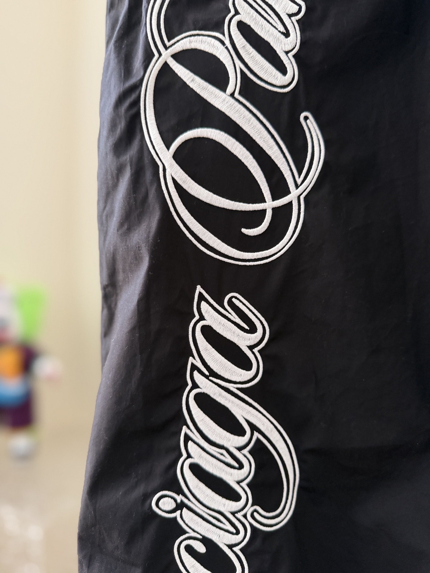 Balenciaga 高仿長褲男款 Paris 字體刺繡 運動風寬鬆版型| 10 Balenciaga 高仿長褲男款 Paris 字體刺繡 運動風寬鬆版型
