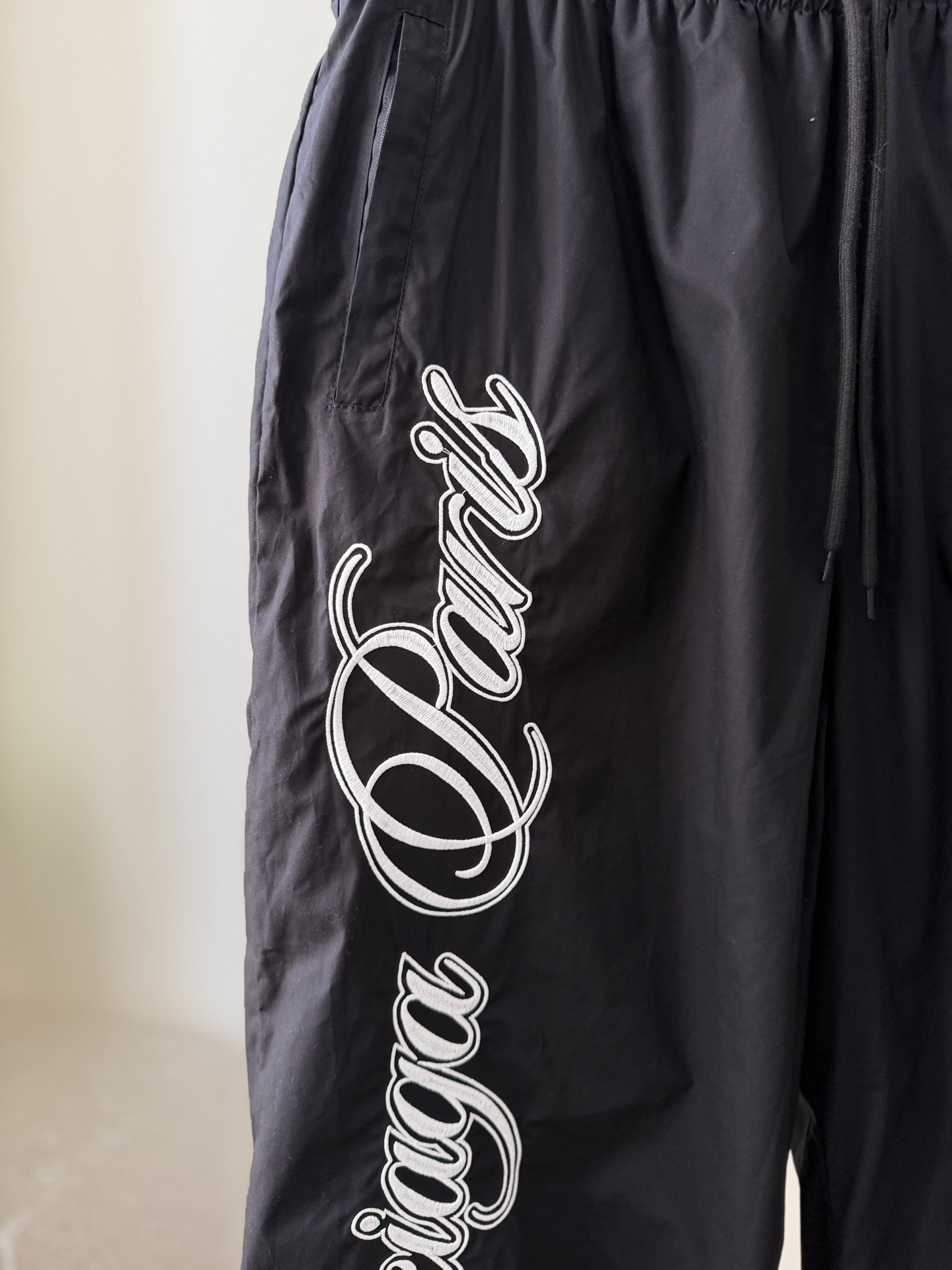 Balenciaga 高仿長褲男款 Paris 字體刺繡 運動風寬鬆版型| 7 Balenciaga 高仿長褲男款 Paris 字體刺繡 運動風寬鬆版型