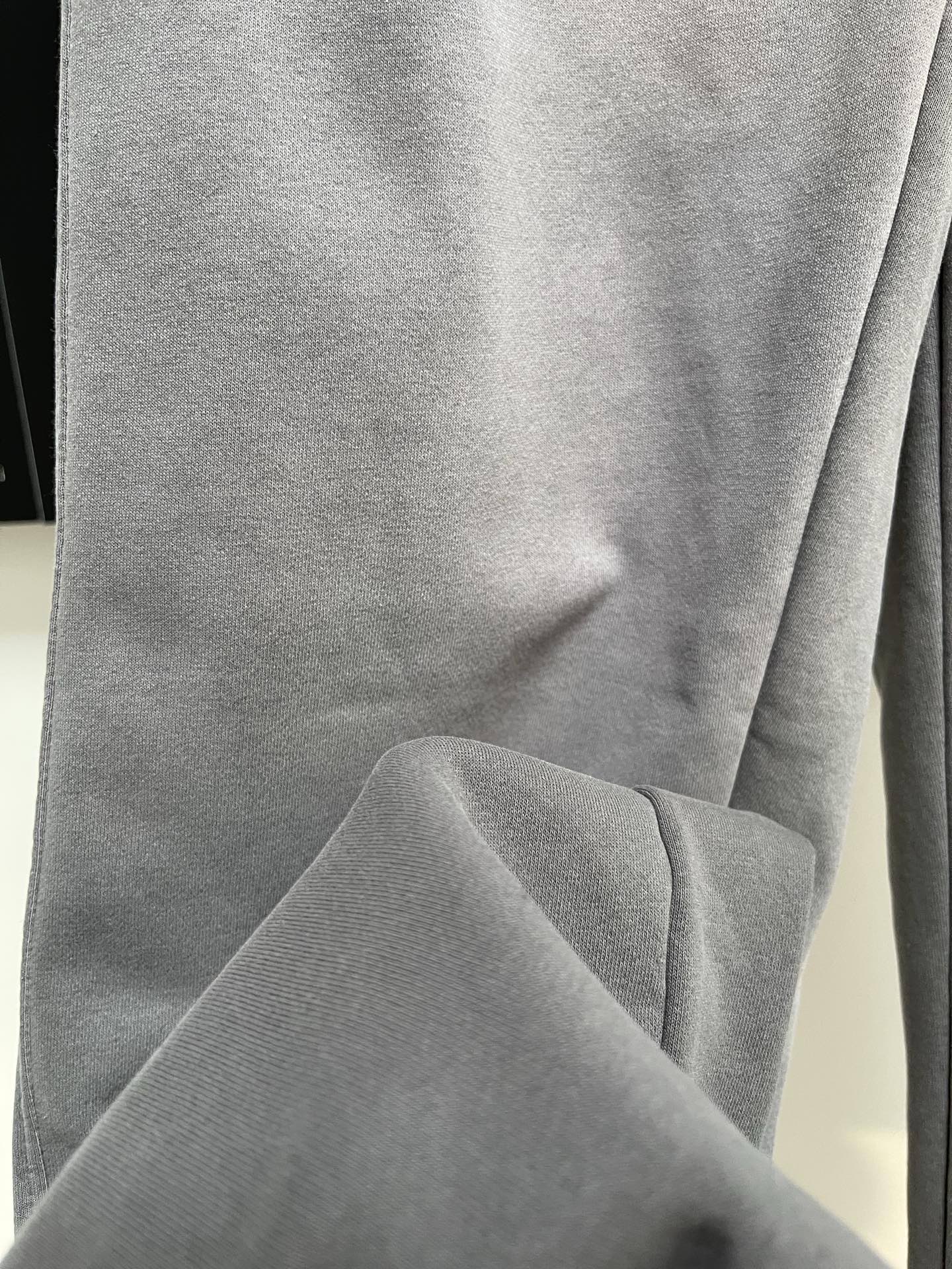 Balenciaga 高仿運動長褲男款 灰色多語標語印花寬鬆款| 9 Balenciaga 高仿運動長褲男款 灰色多語標語印花寬鬆款