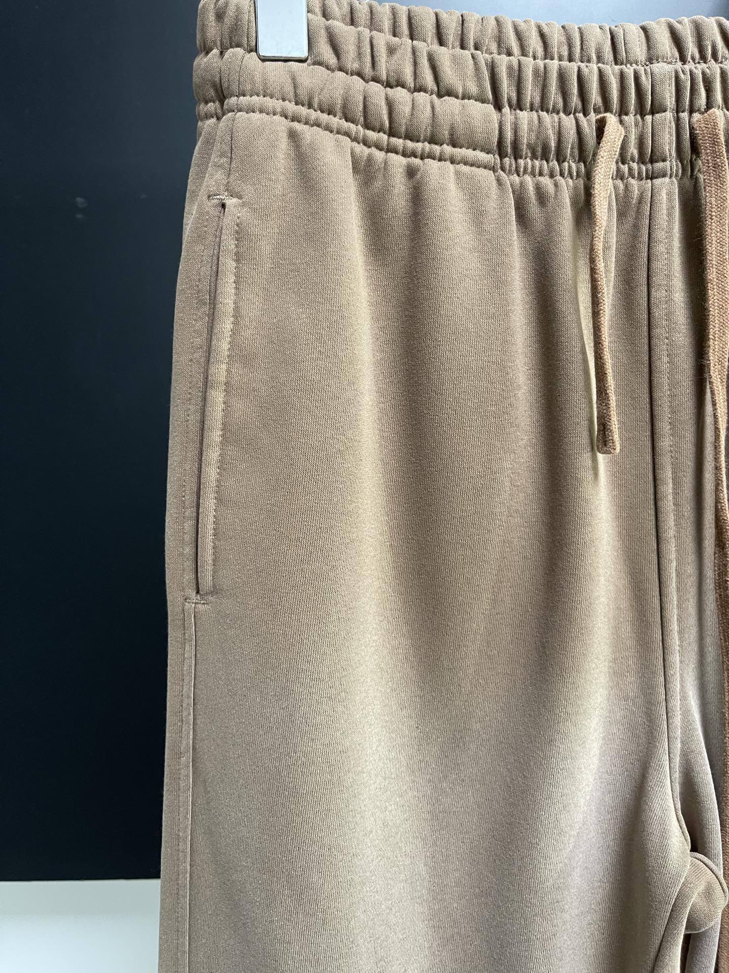 Balenciaga 高仿運動長褲男款 咖啡棕印花寬鬆設計款| 9 Balenciaga 高仿運動長褲男款 咖啡棕印花寬鬆設計款