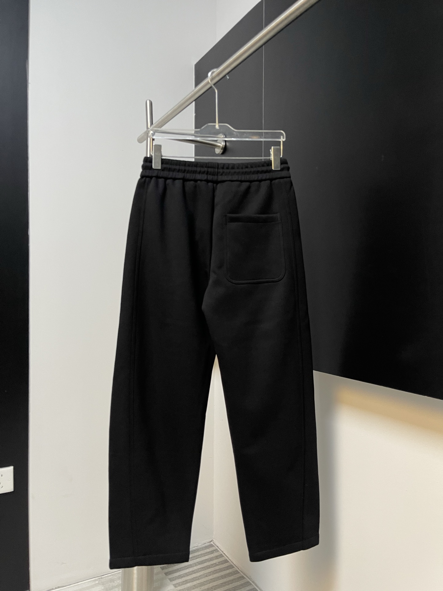 Balenciaga 高仿運動長褲男款 黑色刺繡Logo簡約設計款| 12 Balenciaga 高仿運動長褲男款 黑色刺繡Logo簡約設計款