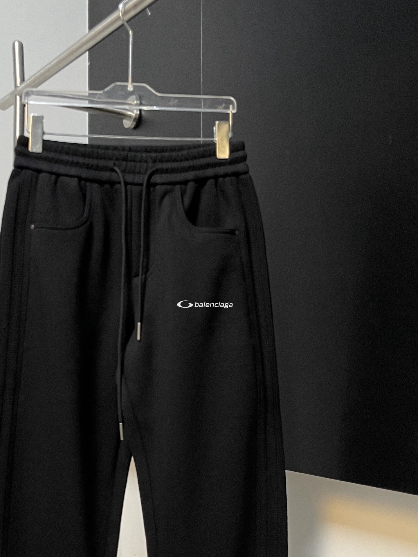 Balenciaga 高仿運動長褲男款 黑色刺繡Logo簡約設計款| 11 Balenciaga 高仿運動長褲男款 黑色刺繡Logo簡約設計款