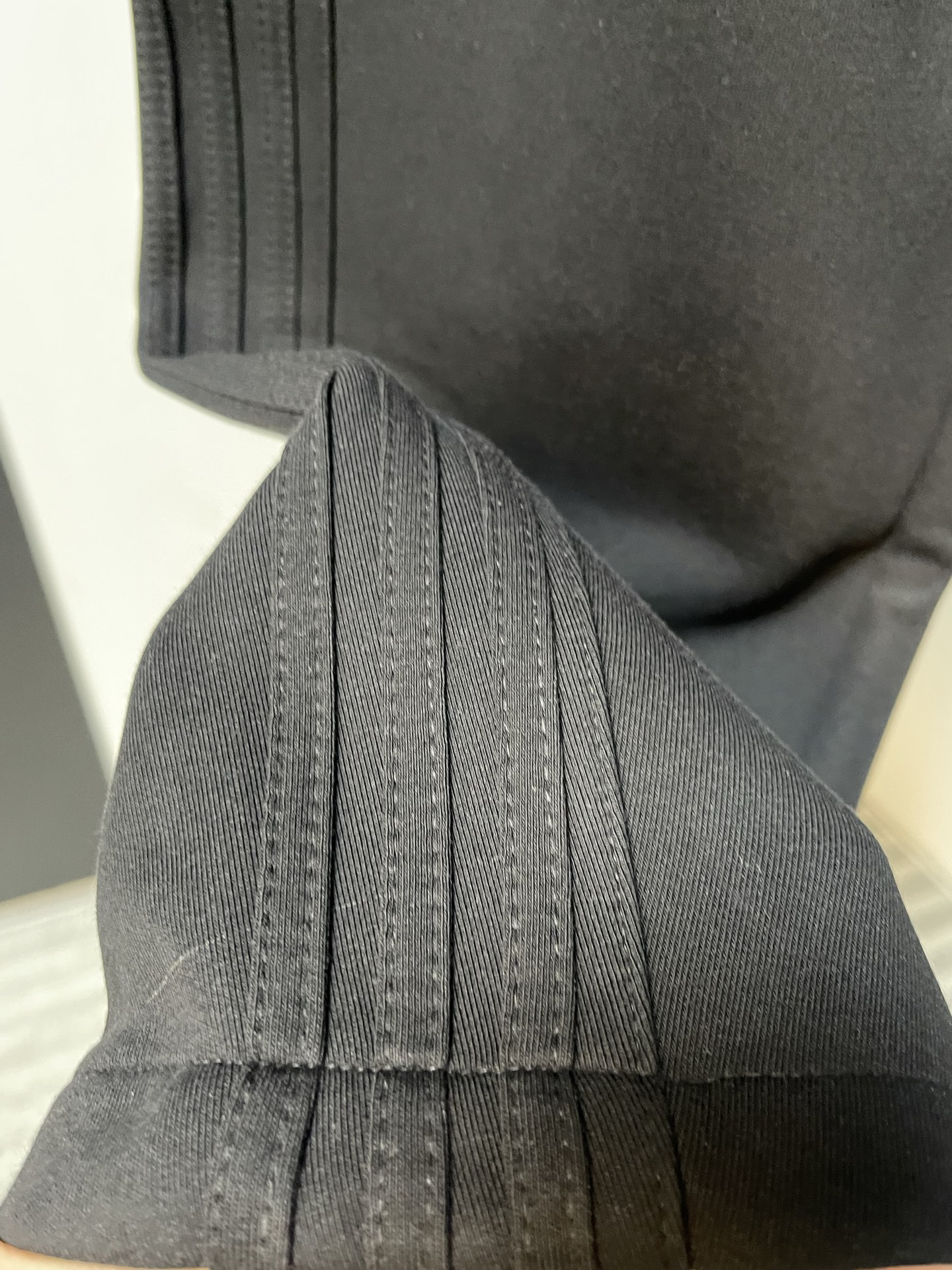 Balenciaga 高仿運動長褲男款 黑色刺繡Logo簡約設計款| 8 Balenciaga 高仿運動長褲男款 黑色刺繡Logo簡約設計款