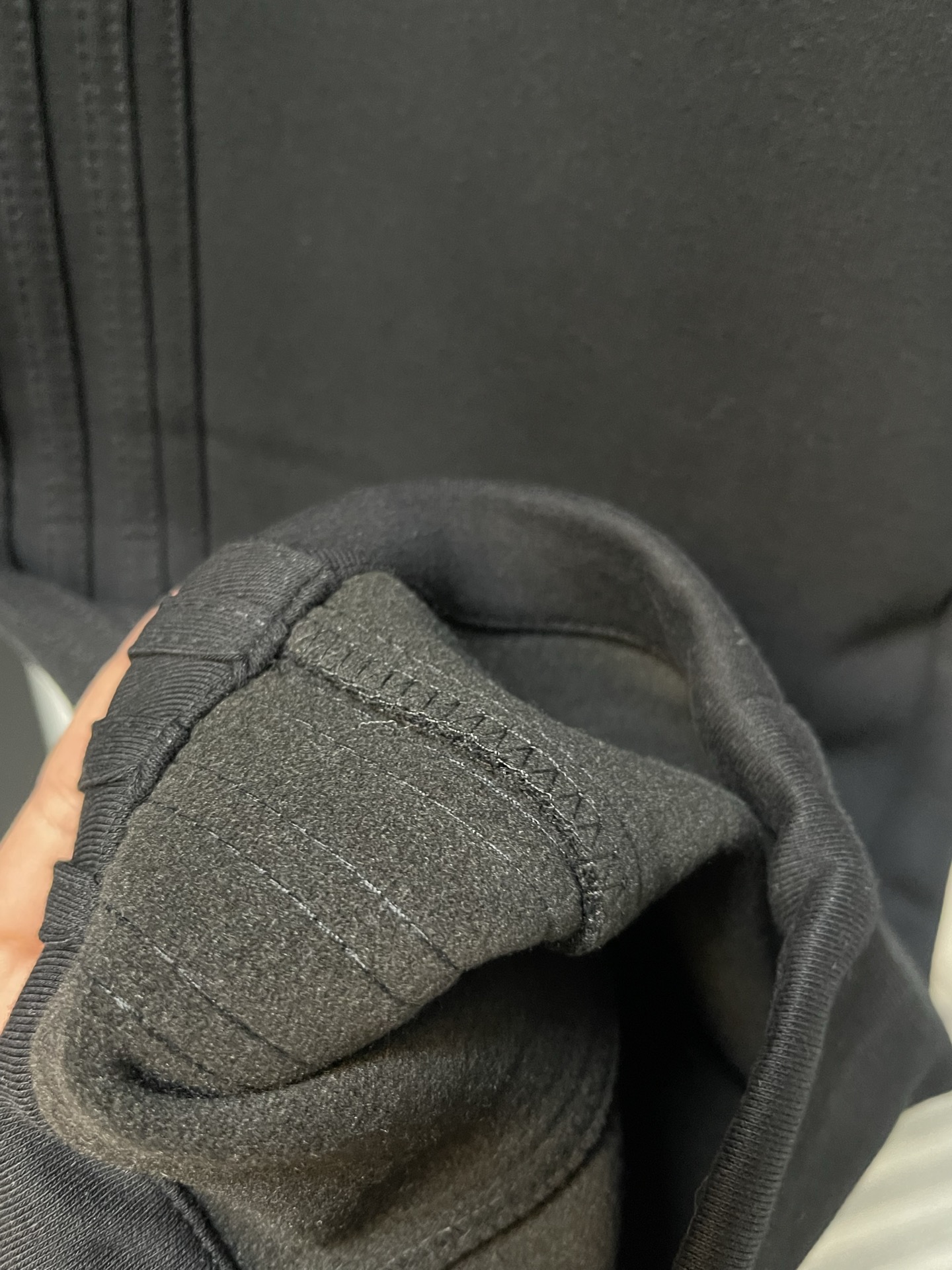 Balenciaga 高仿運動長褲男款 黑色刺繡Logo簡約設計款| 7 Balenciaga 高仿運動長褲男款 黑色刺繡Logo簡約設計款