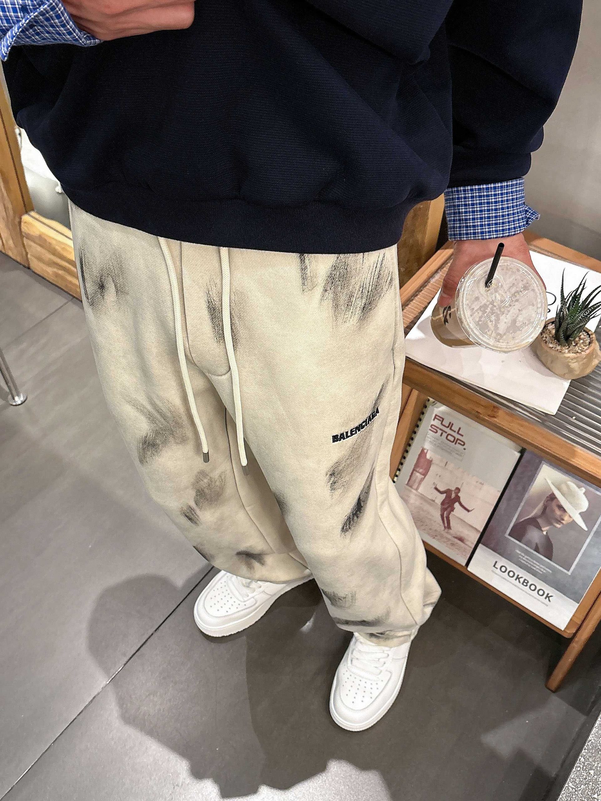 Balenciaga 一比一運動長褲男款 奶油白刷舊風 潮感設計| 7 Balenciaga 一比一運動長褲男款 奶油白刷舊風 潮感設計
