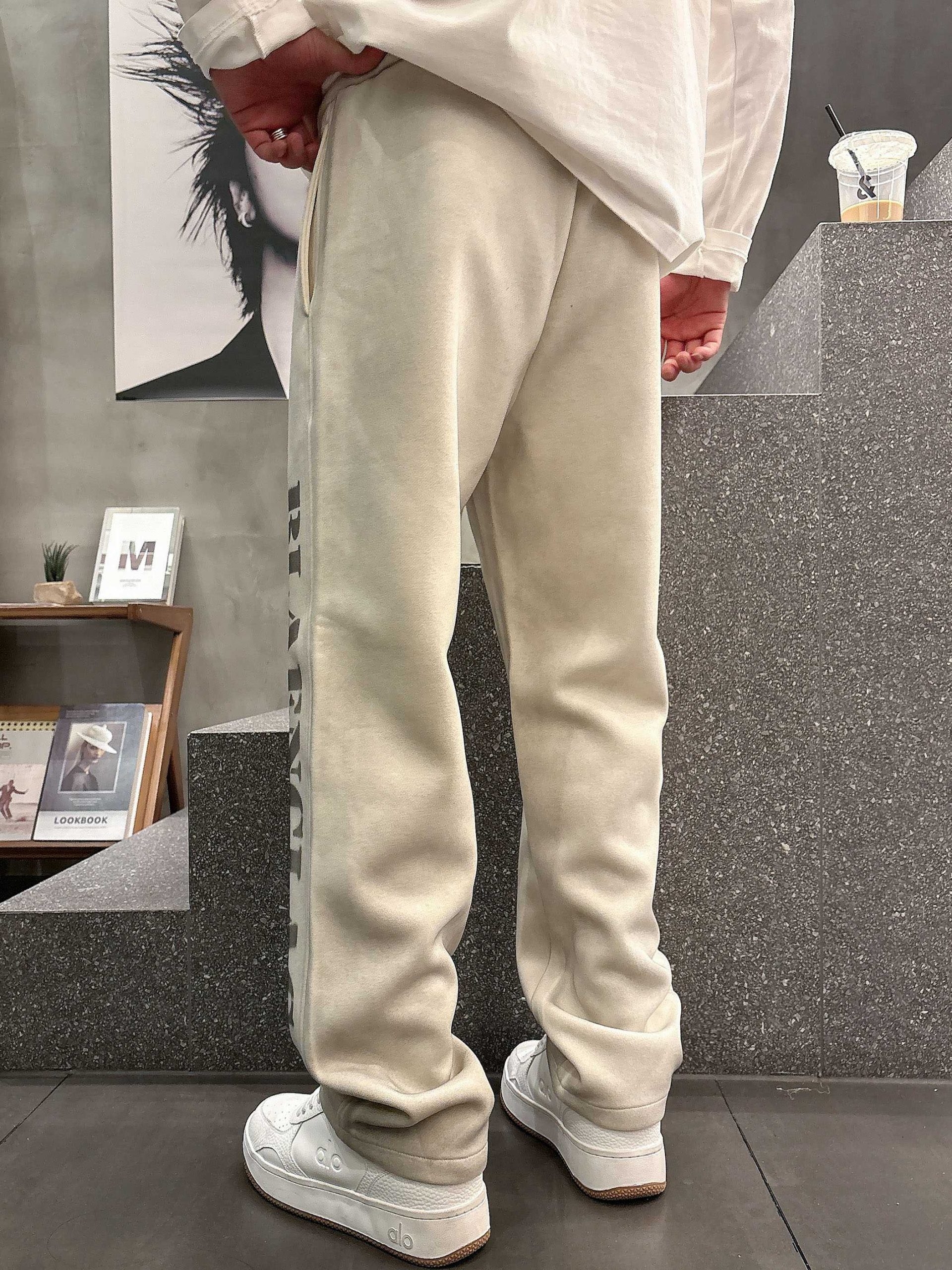 Balenciaga 高仿運動長褲男款 奶油白大LOGO寬版褲型| 15 Balenciaga 高仿運動長褲男款 奶油白大LOGO寬版褲型