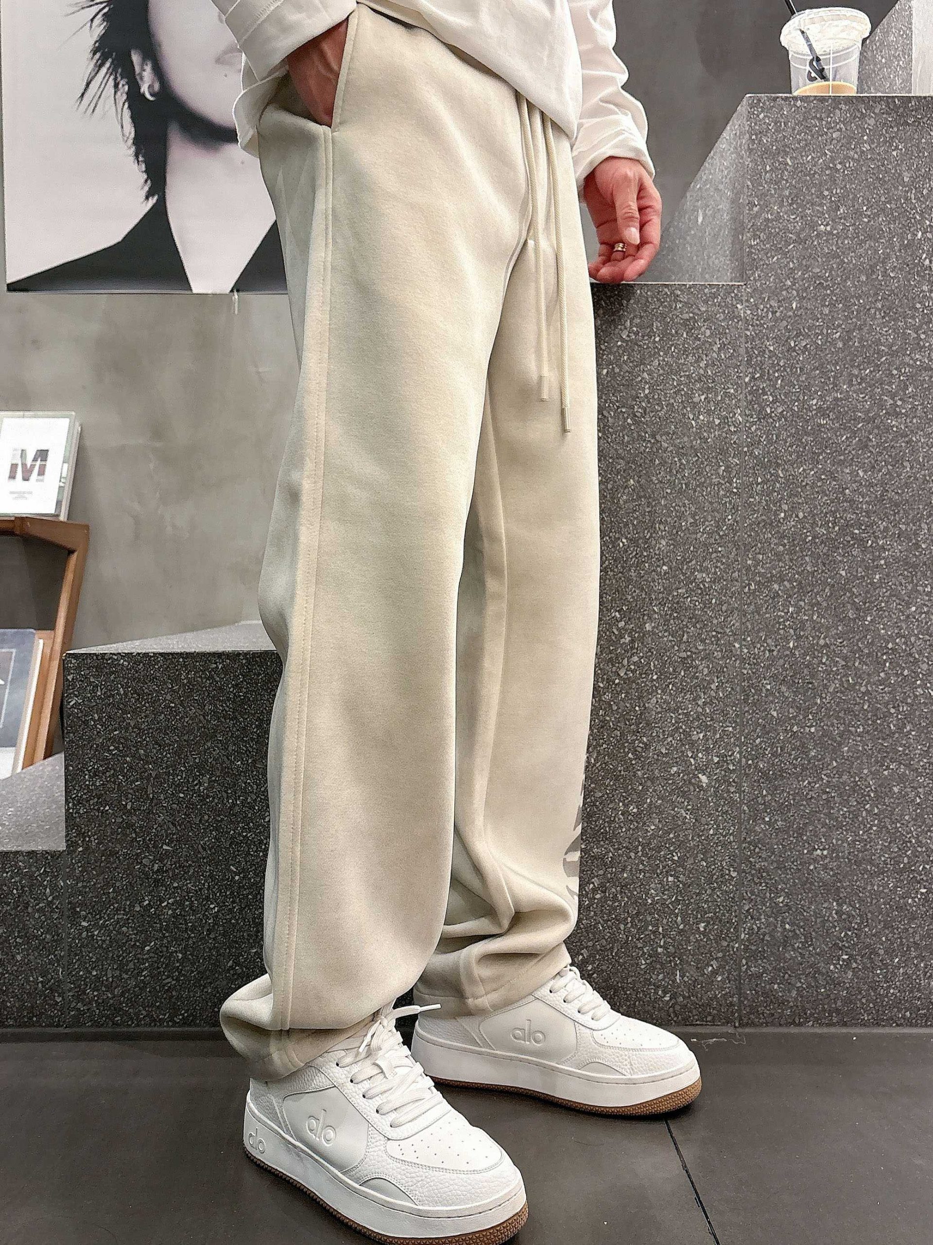 Balenciaga 高仿運動長褲男款 奶油白大LOGO寬版褲型| 9 Balenciaga 高仿運動長褲男款 奶油白大LOGO寬版褲型