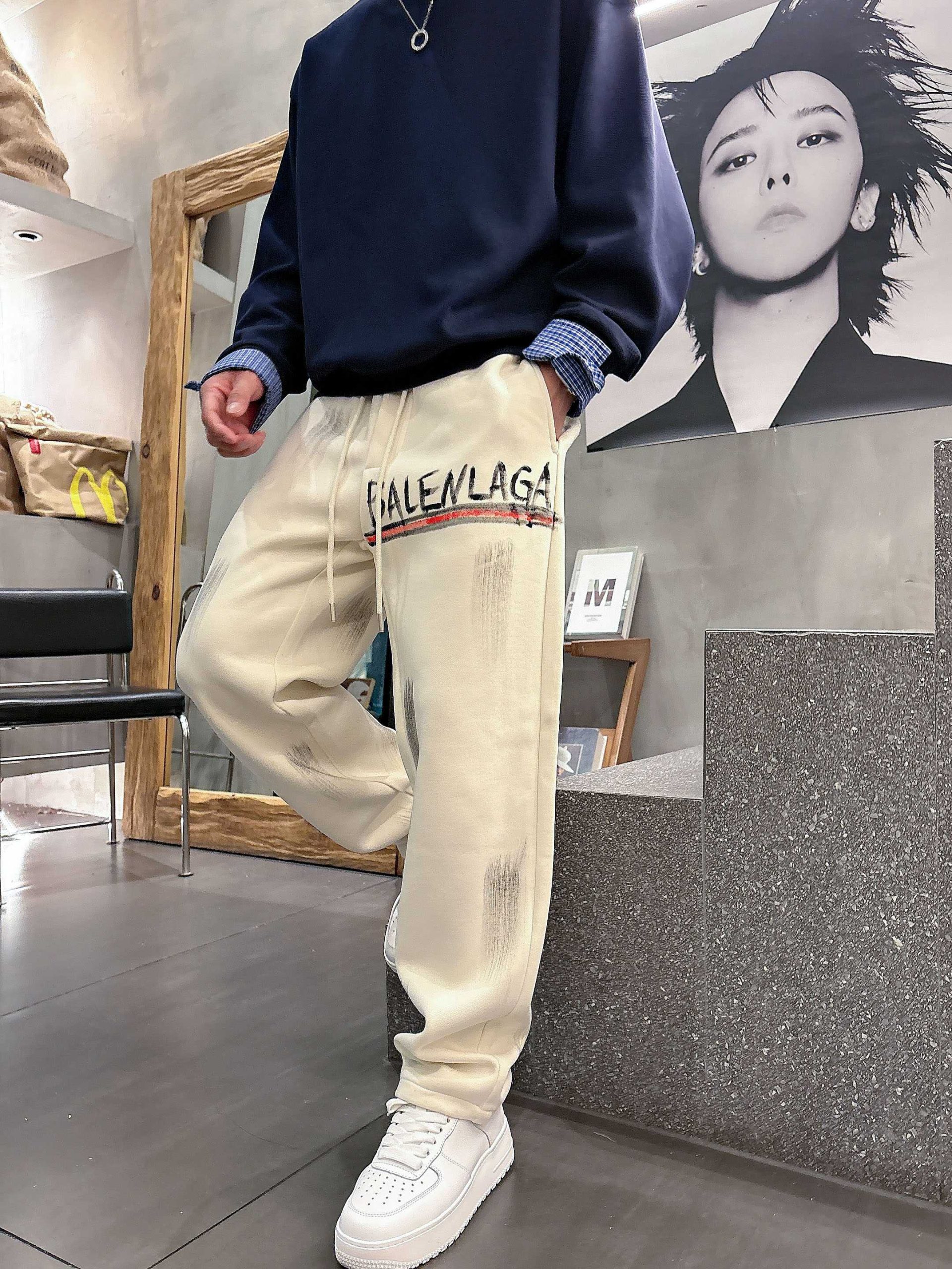Balenciaga 原單奶油白運動褲 創意品牌塗鴉Logo設計款| 9 Balenciaga 原單奶油白運動褲 創意品牌塗鴉Logo設計款