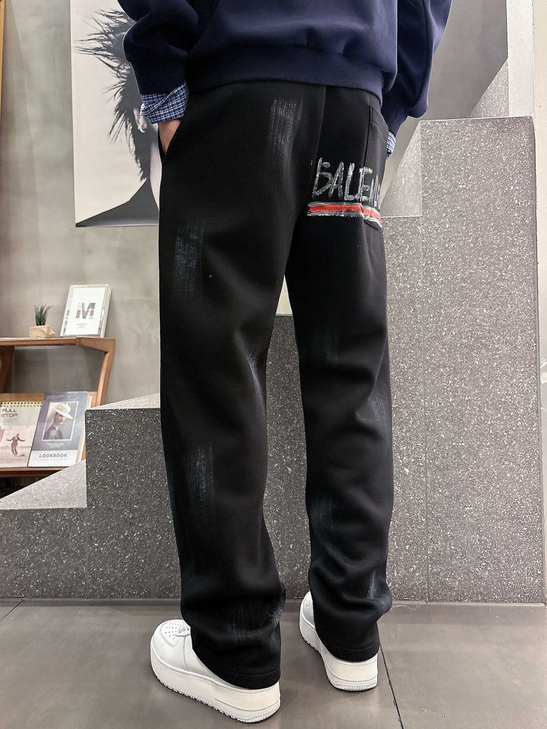 Balenciaga 高仿運動褲 黑色塗鴉大Logo款 潮人必收長褲| 11 Balenciaga 高仿運動褲 黑色塗鴉大Logo款 潮人必收長褲