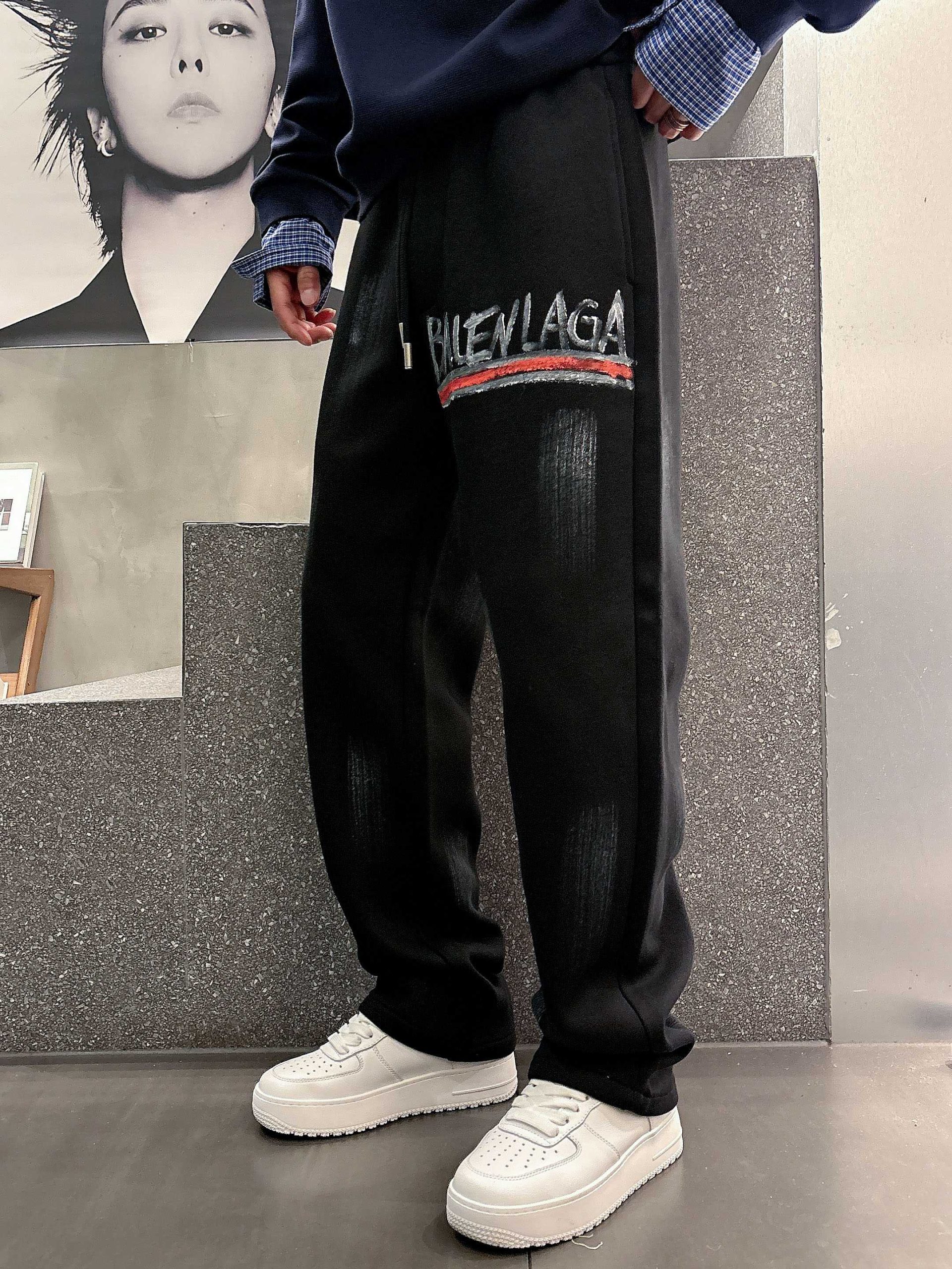 Balenciaga 高仿運動褲 黑色塗鴉大Logo款 潮人必收長褲| 10 Balenciaga 高仿運動褲 黑色塗鴉大Logo款 潮人必收長褲