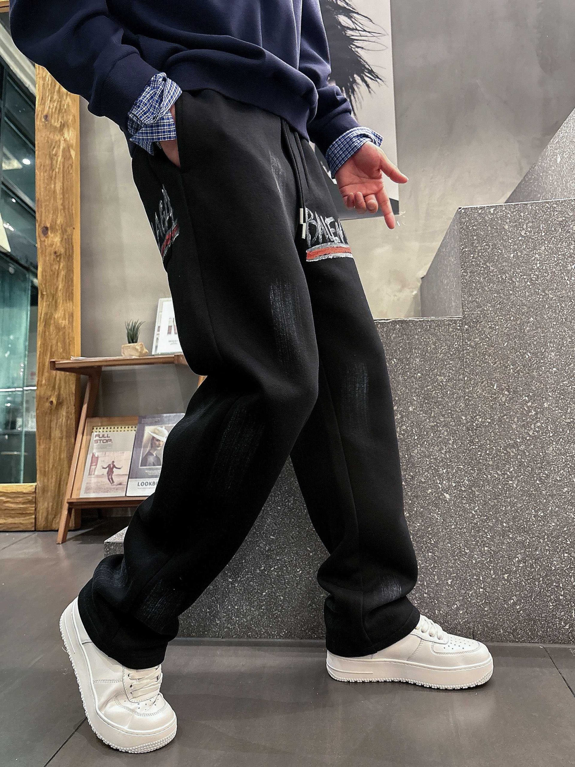Balenciaga 高仿運動褲 黑色塗鴉大Logo款 潮人必收長褲| 7 Balenciaga 高仿運動褲 黑色塗鴉大Logo款 潮人必收長褲