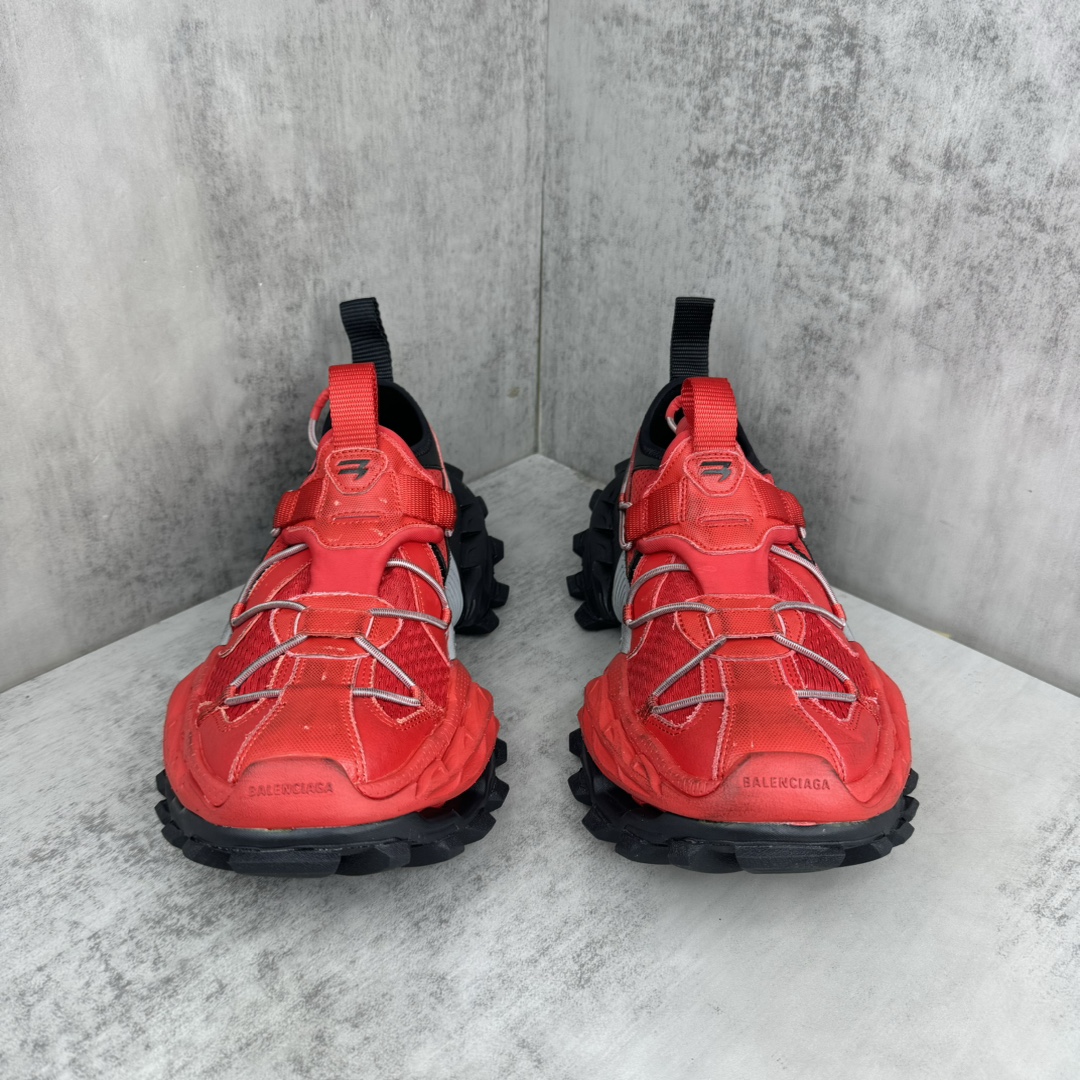 Balenciaga 高仿男士老爹鞋 紅黑拼接設計 街頭感十足| 12 Balenciaga 高仿男士老爹鞋 紅黑拼接設計 街頭感十足
