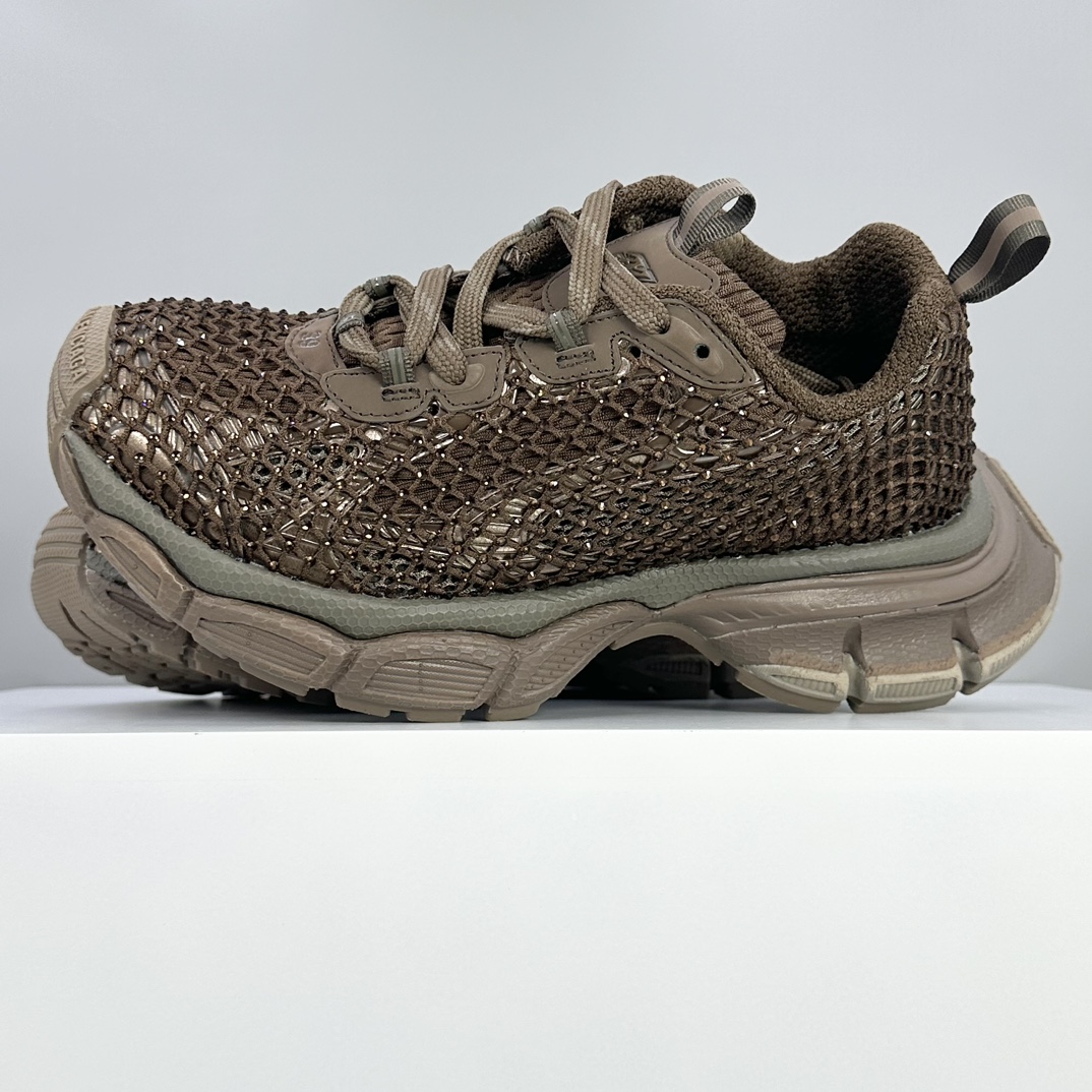 Balenciaga 高仿網眼跑鞋 男款白灰輕量透氣型 銳利感設計| 10 Balenciaga 高仿網眼跑鞋 男款白灰輕量透氣型 銳利感設計