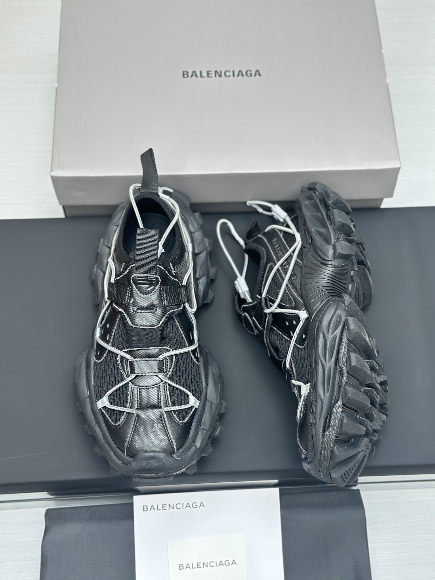 Balenciaga 高仿男鞋黑色老爹鞋 雙鞋陳列版 機能風時尚代表｜歐美奢侈品精品推薦