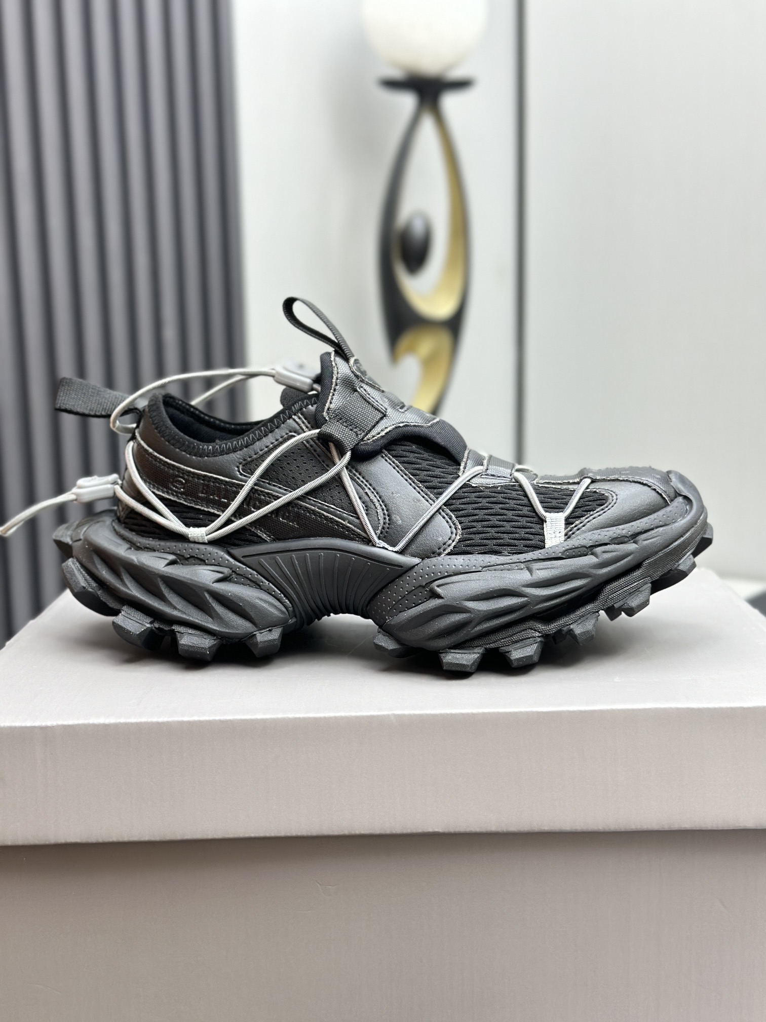 Balenciaga 高仿男鞋黑色老爹鞋 雙鞋陳列版 機能風時尚代表｜歐美奢侈品精品推薦