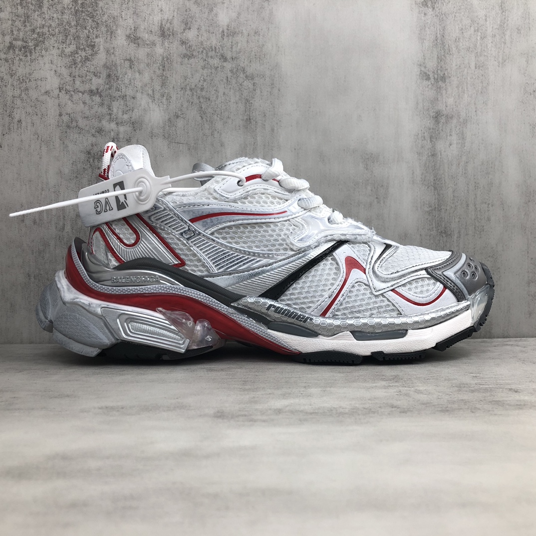 Balenciaga 高仿男士跑鞋 白紅線條與透明底設計 科技潮流融合| 10 Balenciaga 高仿男士跑鞋 白紅線條與透明底設計 科技潮流融合
