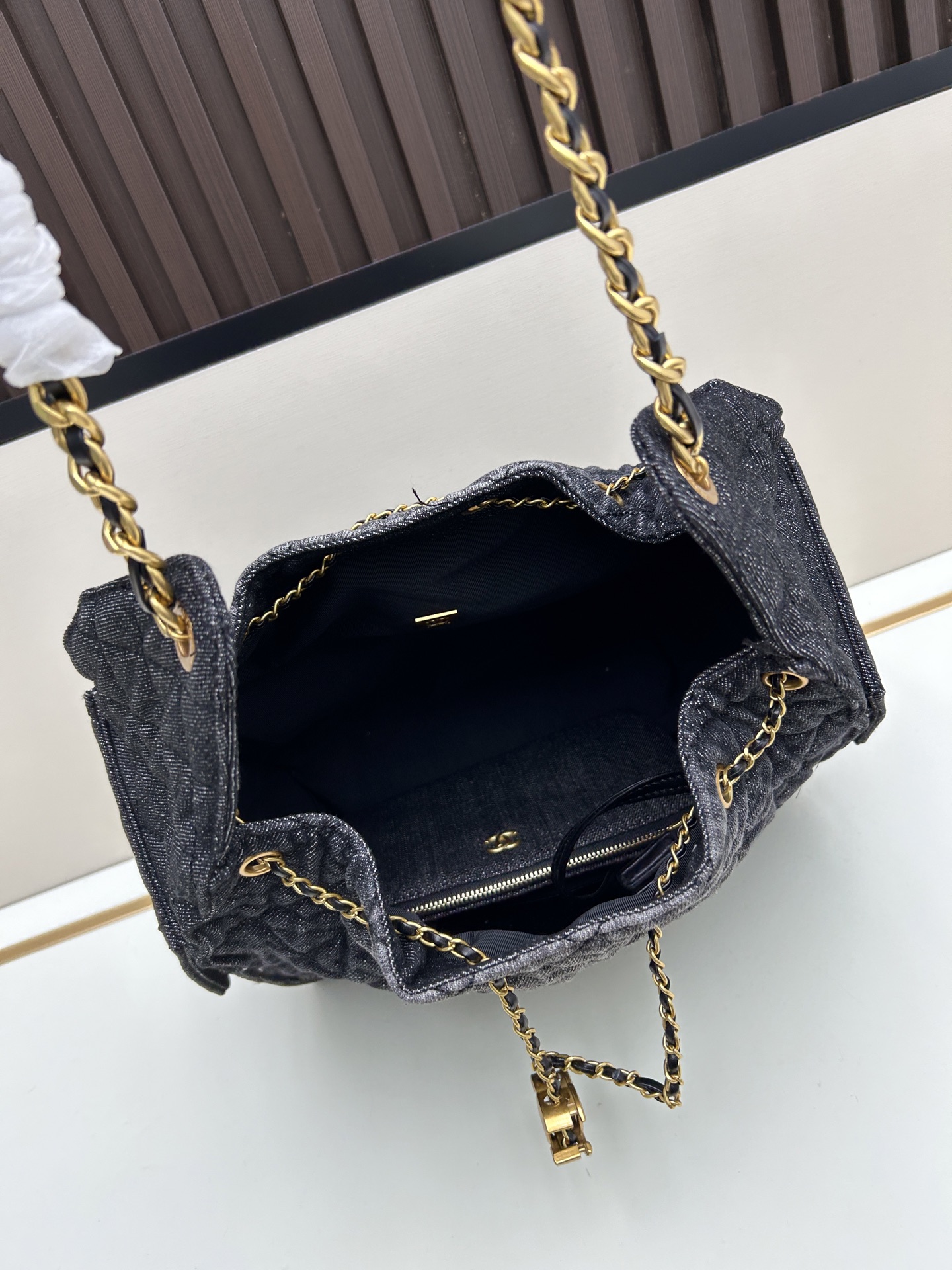 Chanel 一比一牛仔拼接手提包 女用款 黑灰漸層設計 29cm實用容量｜歐美奢侈品精品推薦